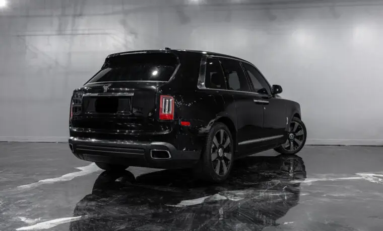 Rolls-Royce Cullinan — Black on Yellow