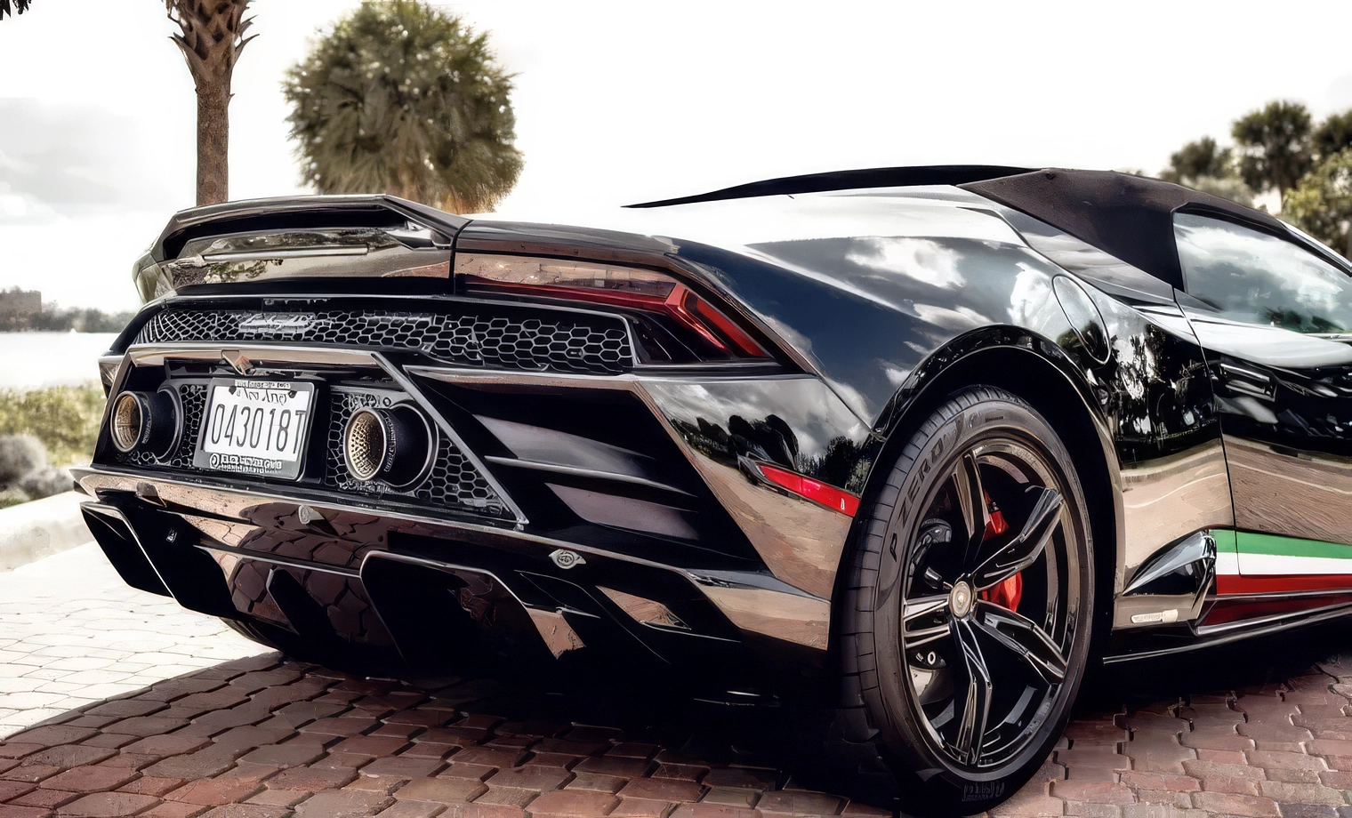 Lamborghini Huracan EVO Spyder – Nero Noctis on Rosso (Gloss Black on Red)