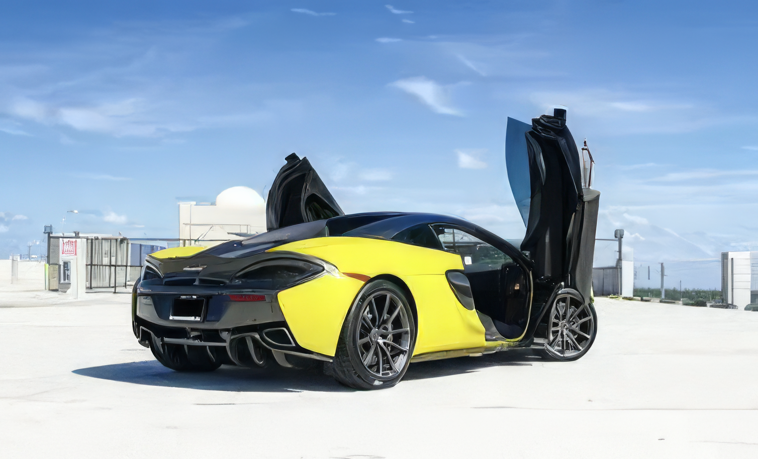 McLaren 570S - Volcano Yellow on Carbon Black