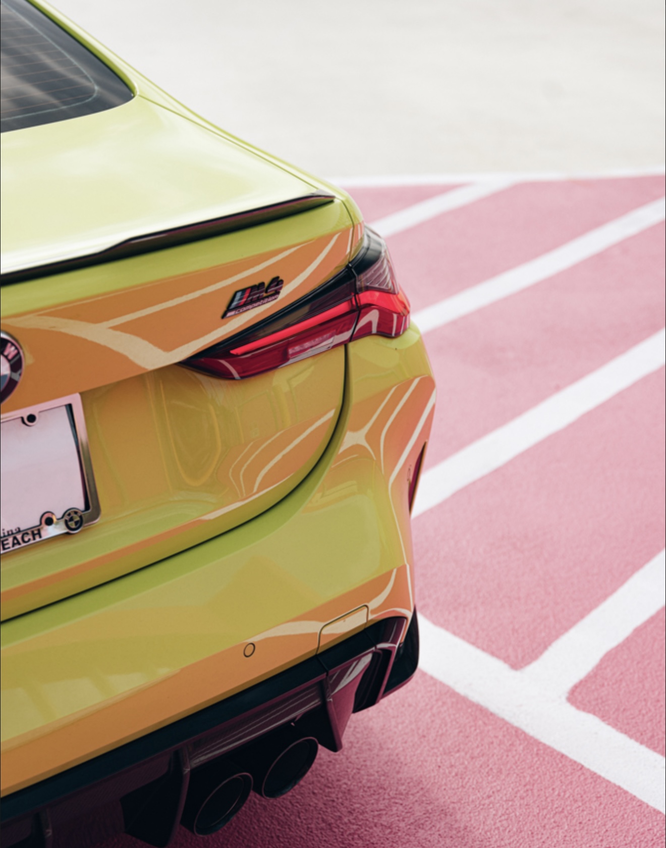 BMW M4 Competition - Yellow on Blue 