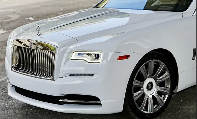 Rolls-Royce Dawn – White on Wood Grain