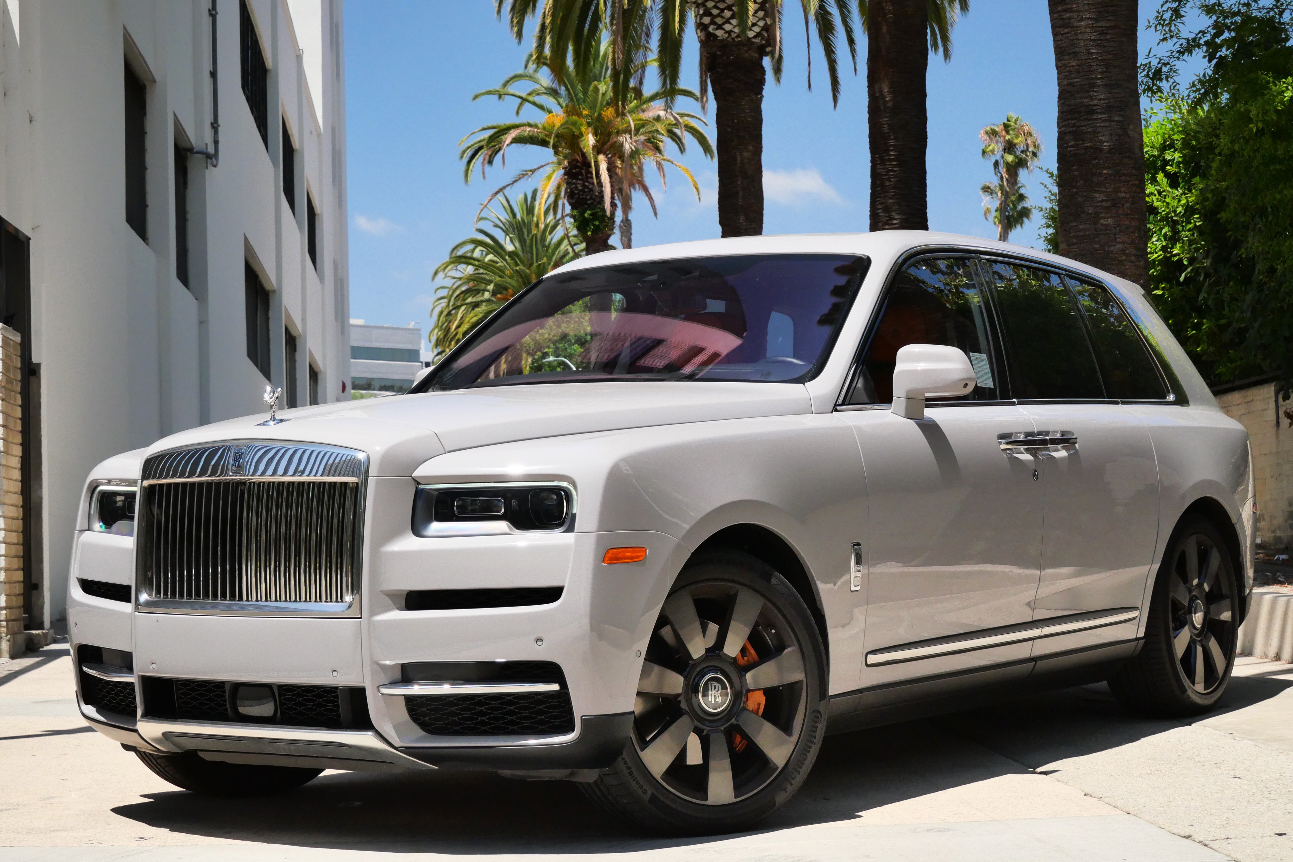 Rolls-Royce Cullinan – White on Mandarin