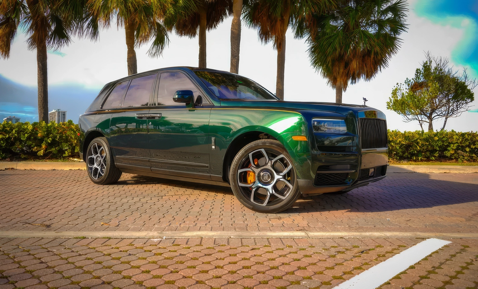 Rolls-Royce Cullinan — Iguana Green on Arctic White & Mandarin