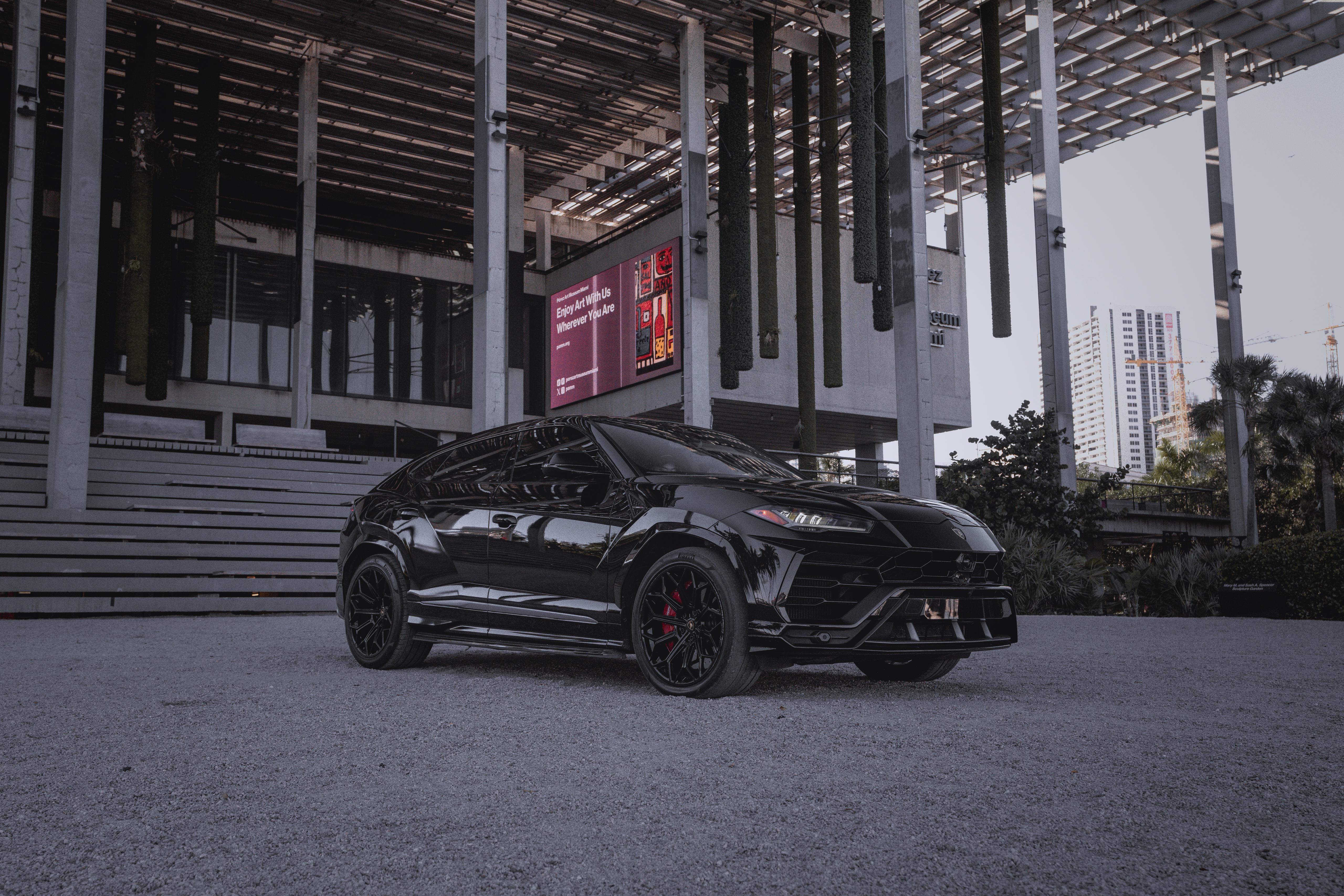 Lamborghini Urus - Black on Black 