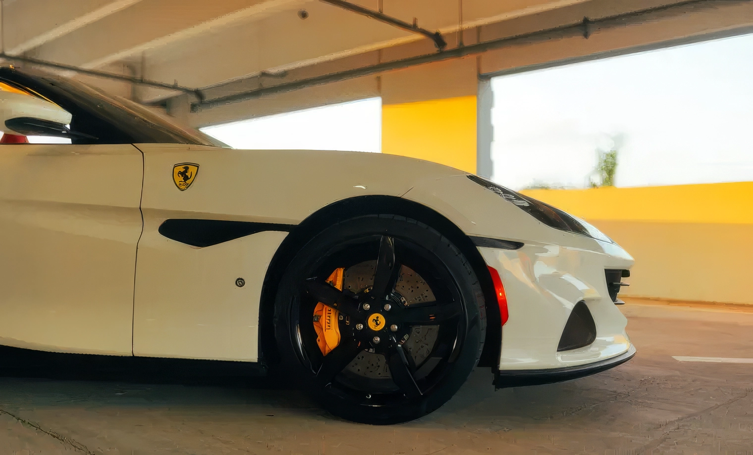 Ferrari Portofino M – Bianco Avus on Rosso (Solid White on Red)