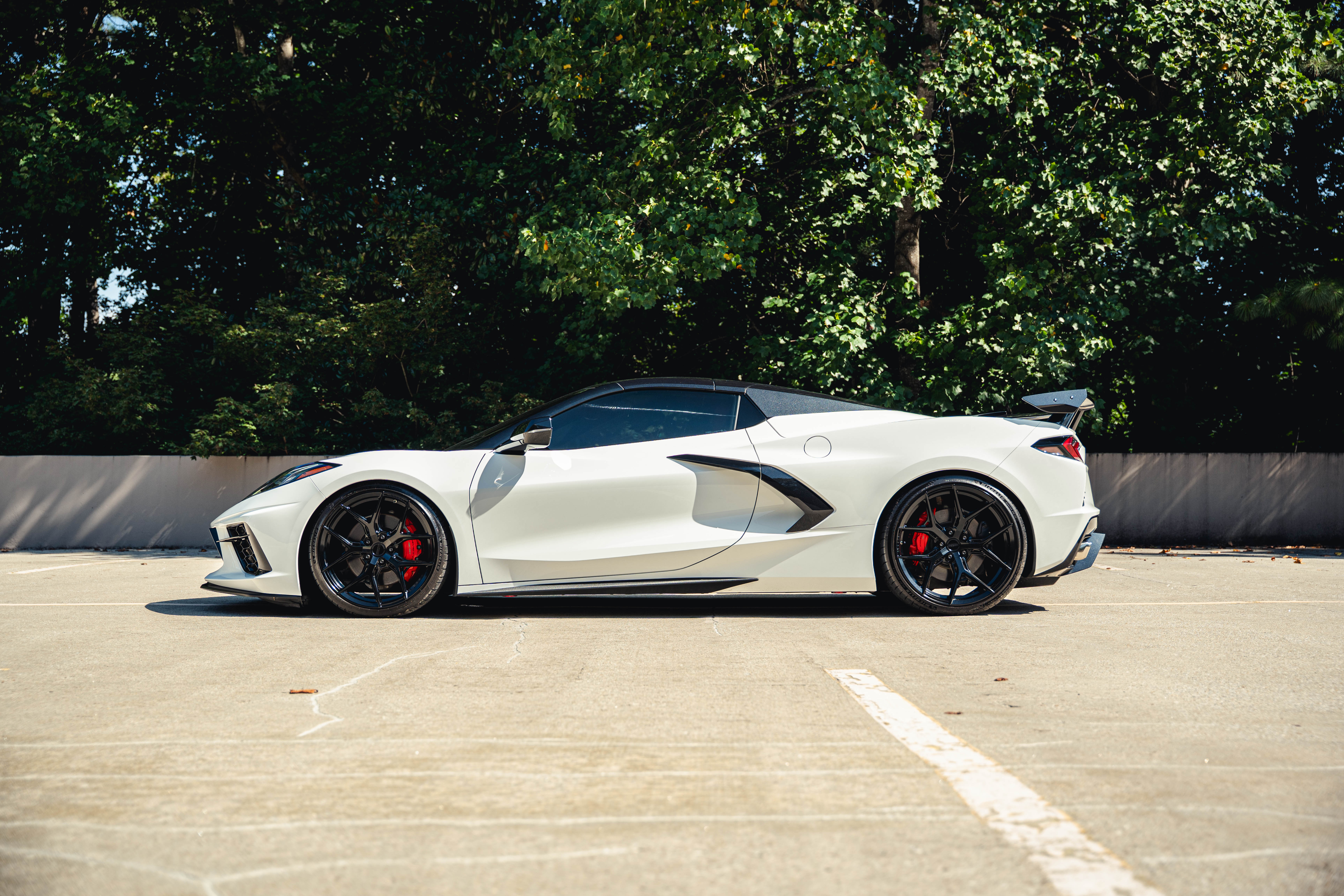 Chevrolet Corvette C8 Stingray 2LT Coupe - Arctic White on Adrenaline Red & Jet Black