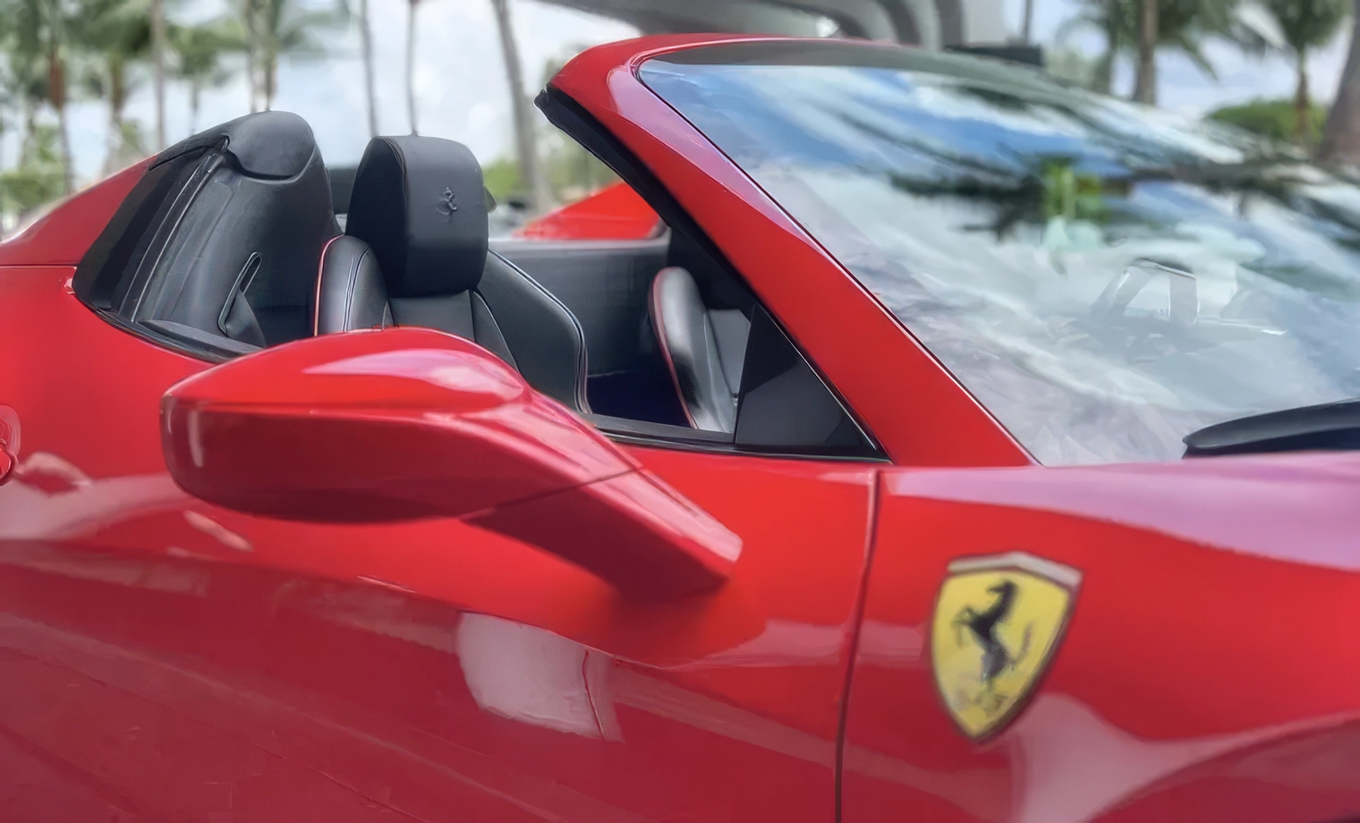 Ferrari 458 Spider – Rosso Corsa on Nero (Ferrari Red on Black)