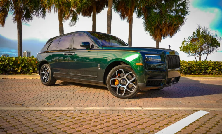 Rolls-Royce Cullinan — Green on Orange