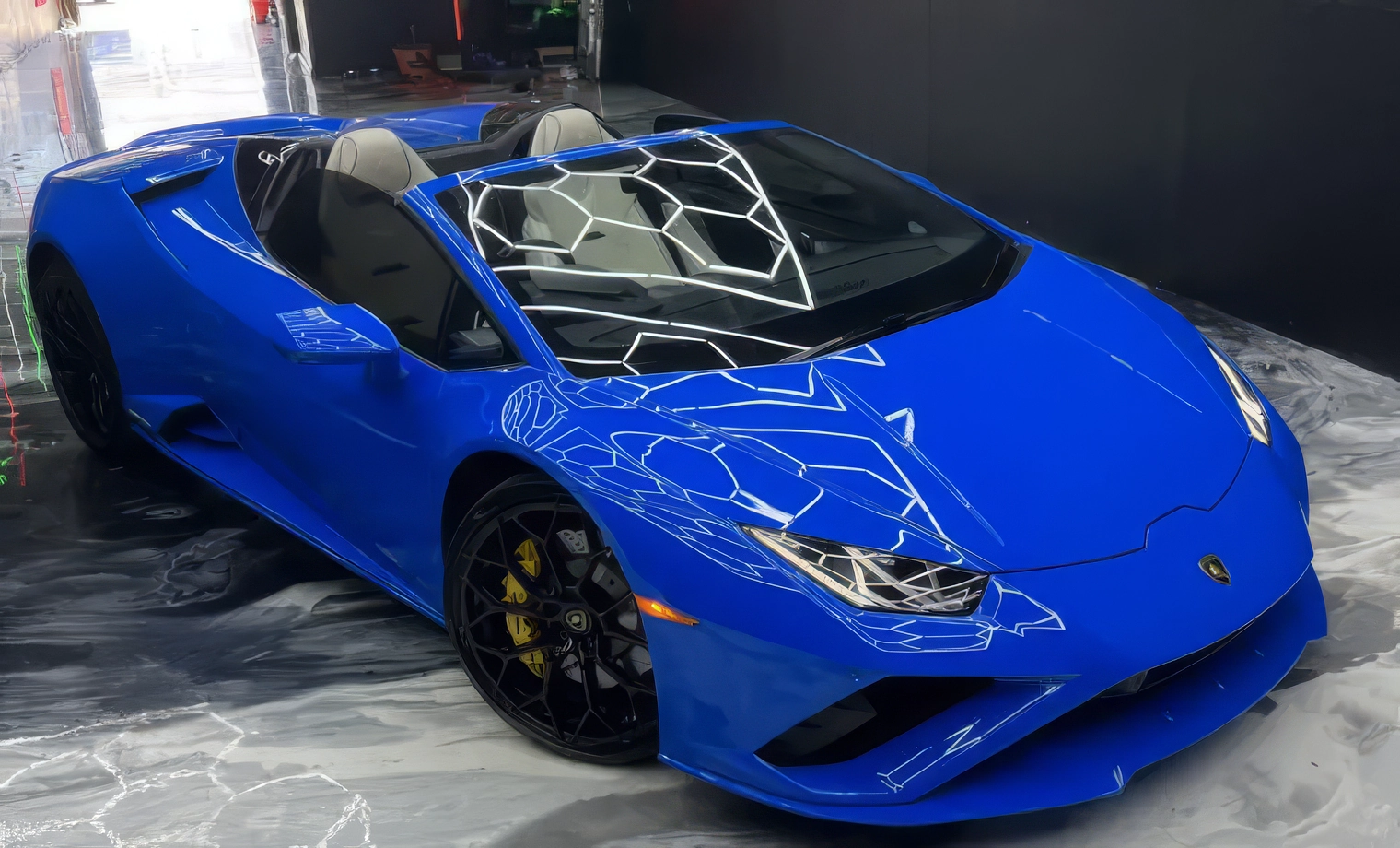 Lamborghini Huracan EVO – Blu Astraeus on Bianco (Vivid Royal Blue on White)