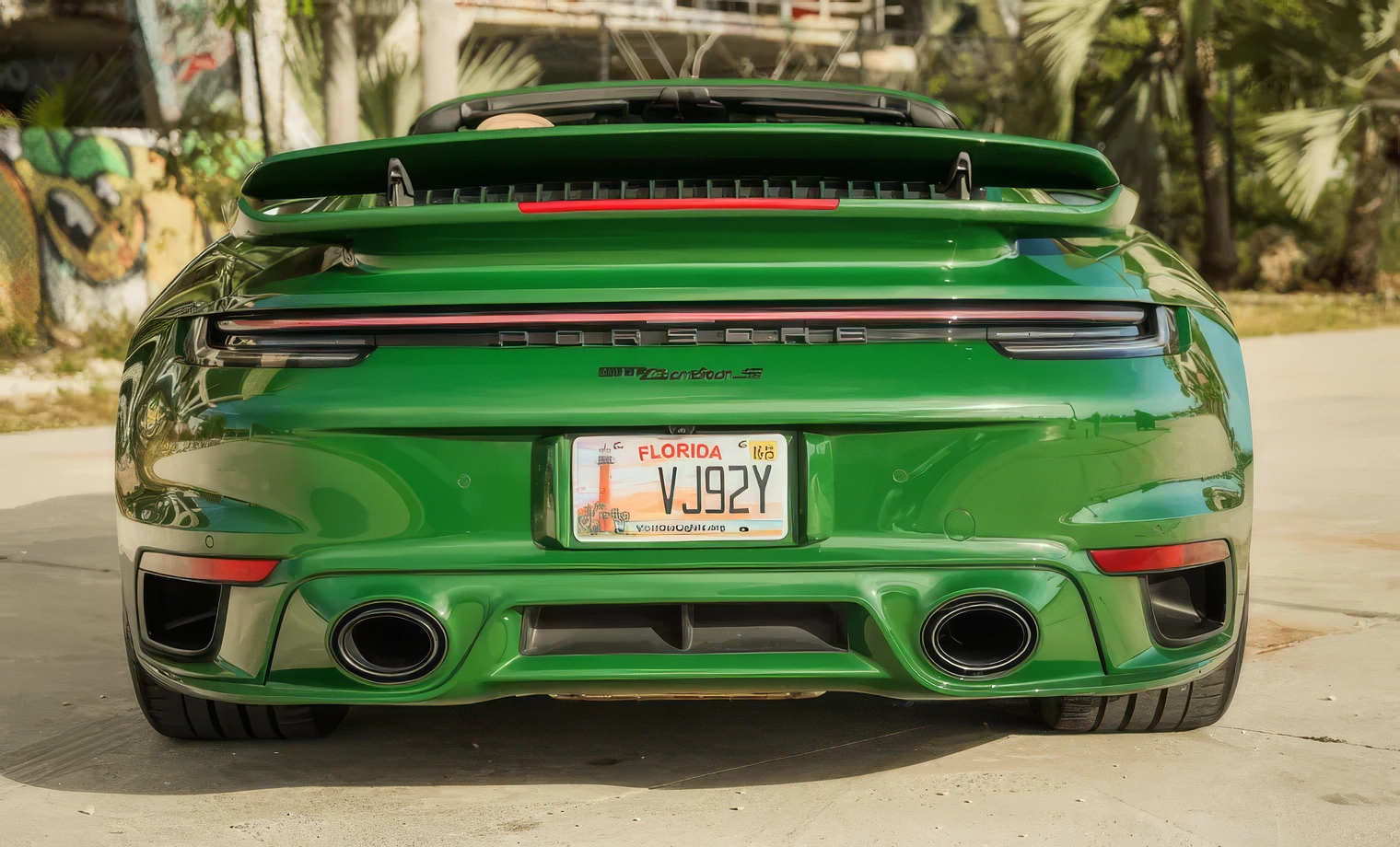 Porsche 911 Turbo S – Irish Green on Atacama Beige & Black