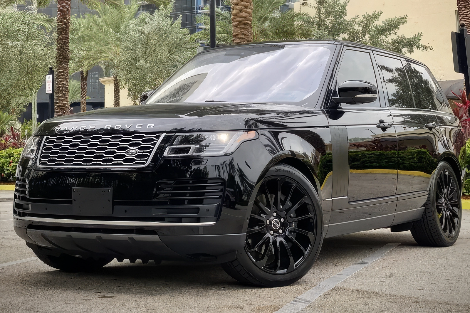 Range Rover Sport – Santorini Black Metallic on Ebony & Ivory