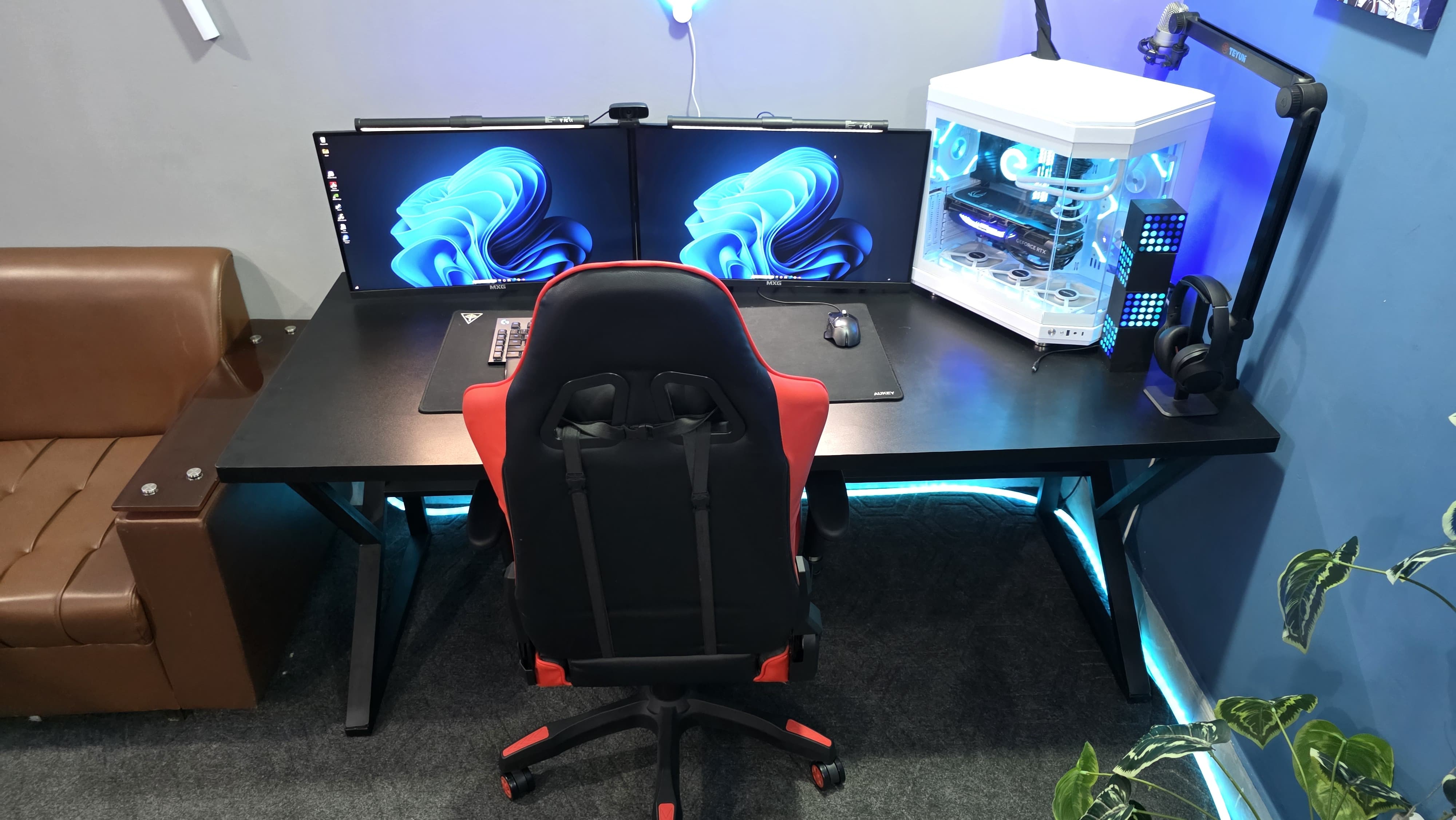 (RT) Gaming Chair By Andaaz