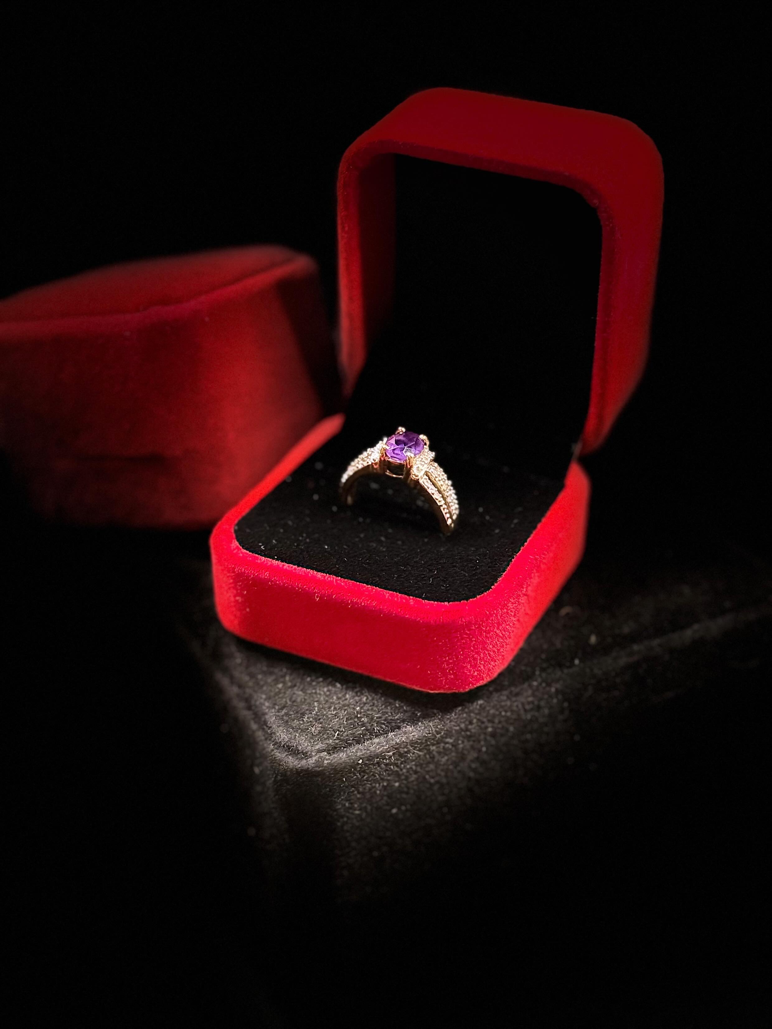 9ct Gold, Diamond and Amethyst Ring