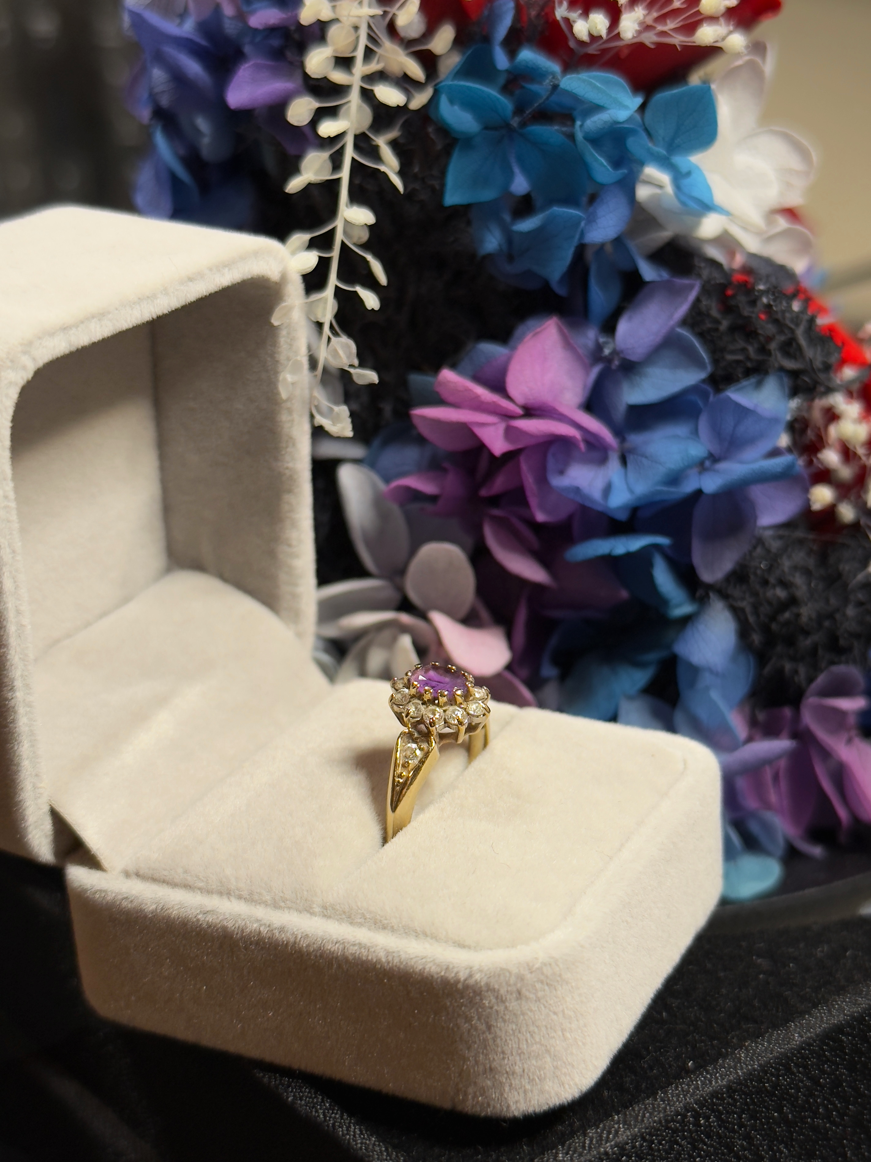 9ct Yellow Gold Ring with Diamonds and Central Amethyst