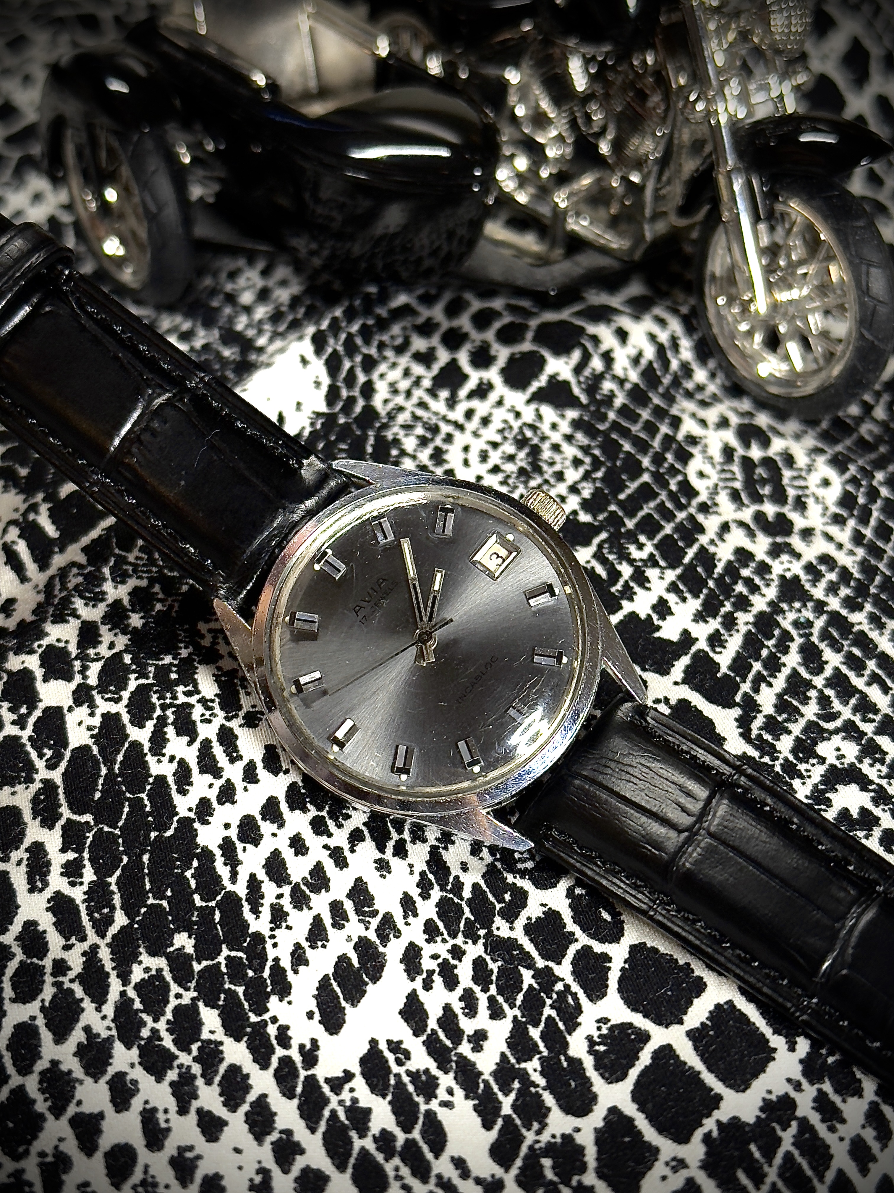 Avia Sunburst Grey Dial Stainless Steel Watch