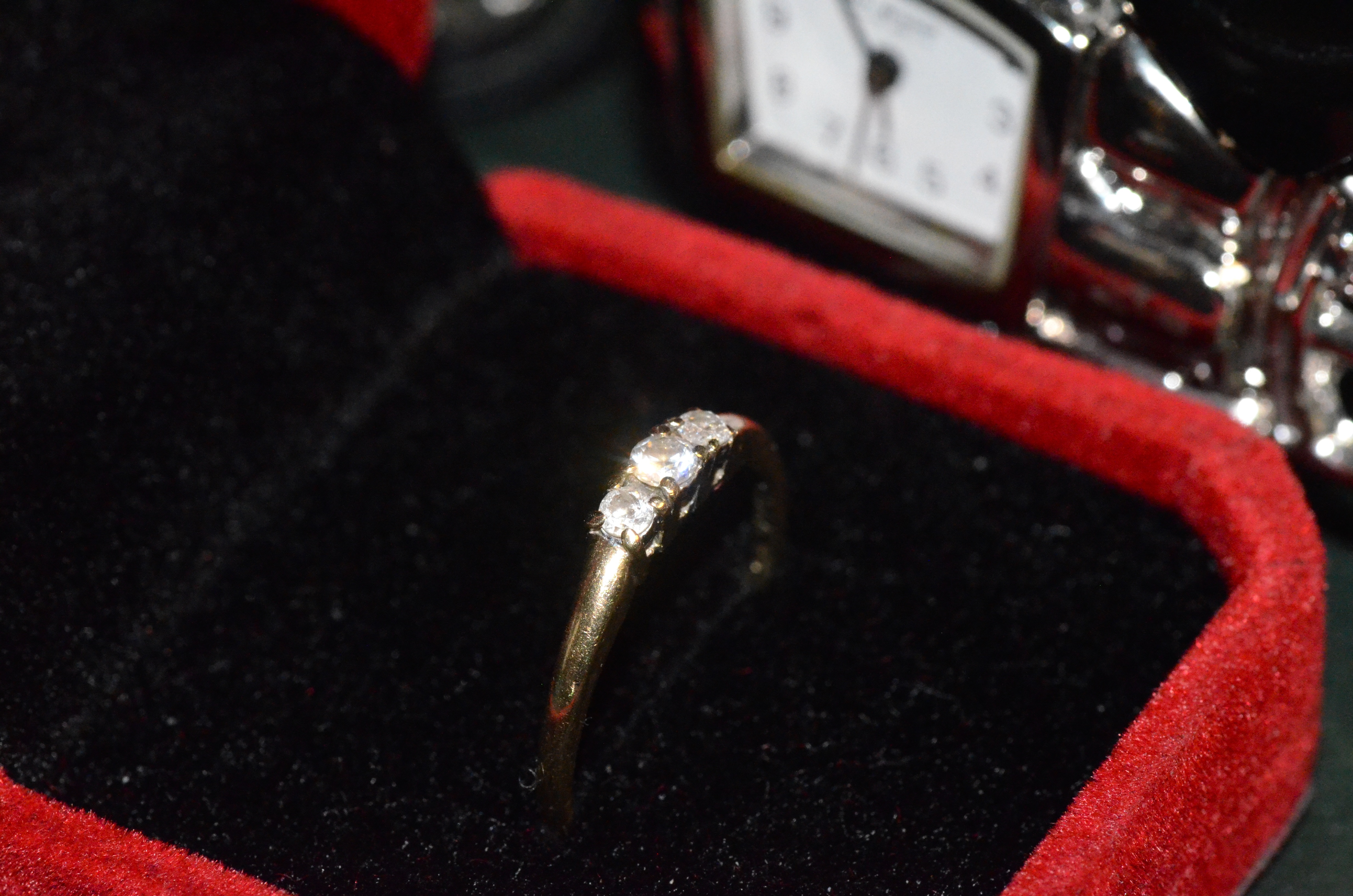 9ct gold and 3 diamond inlay ring