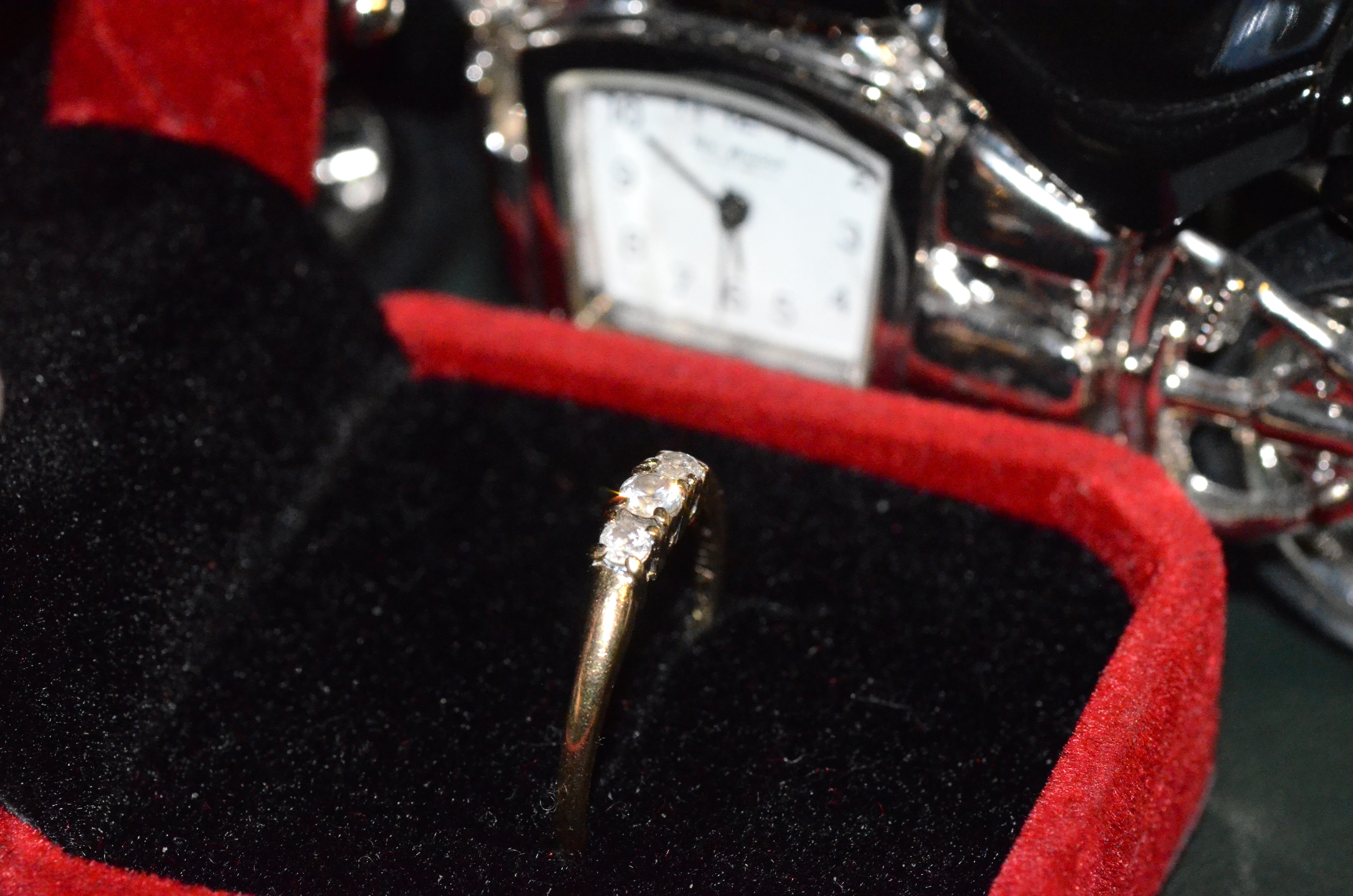 9ct gold and 3 diamond inlay ring