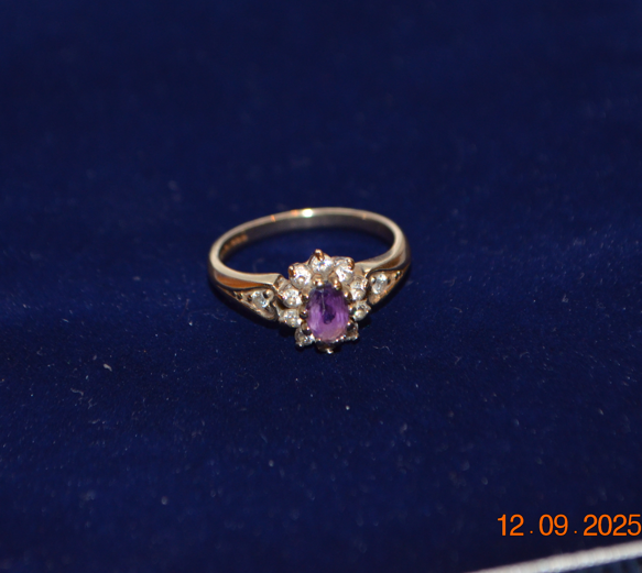 9ct Yellow Gold Ring with Diamonds and Central Amethyst