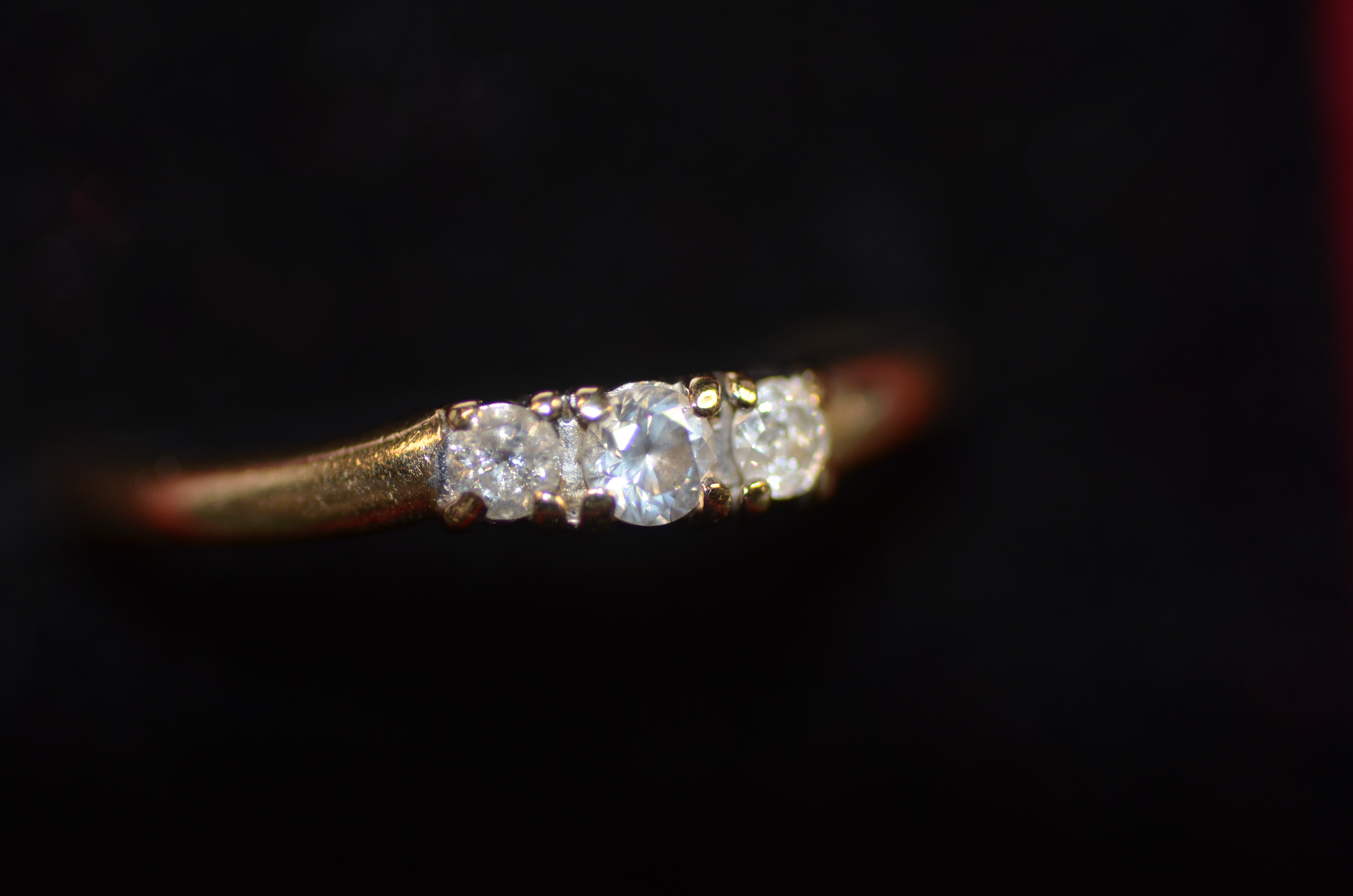 9ct gold and 3 diamond inlay ring