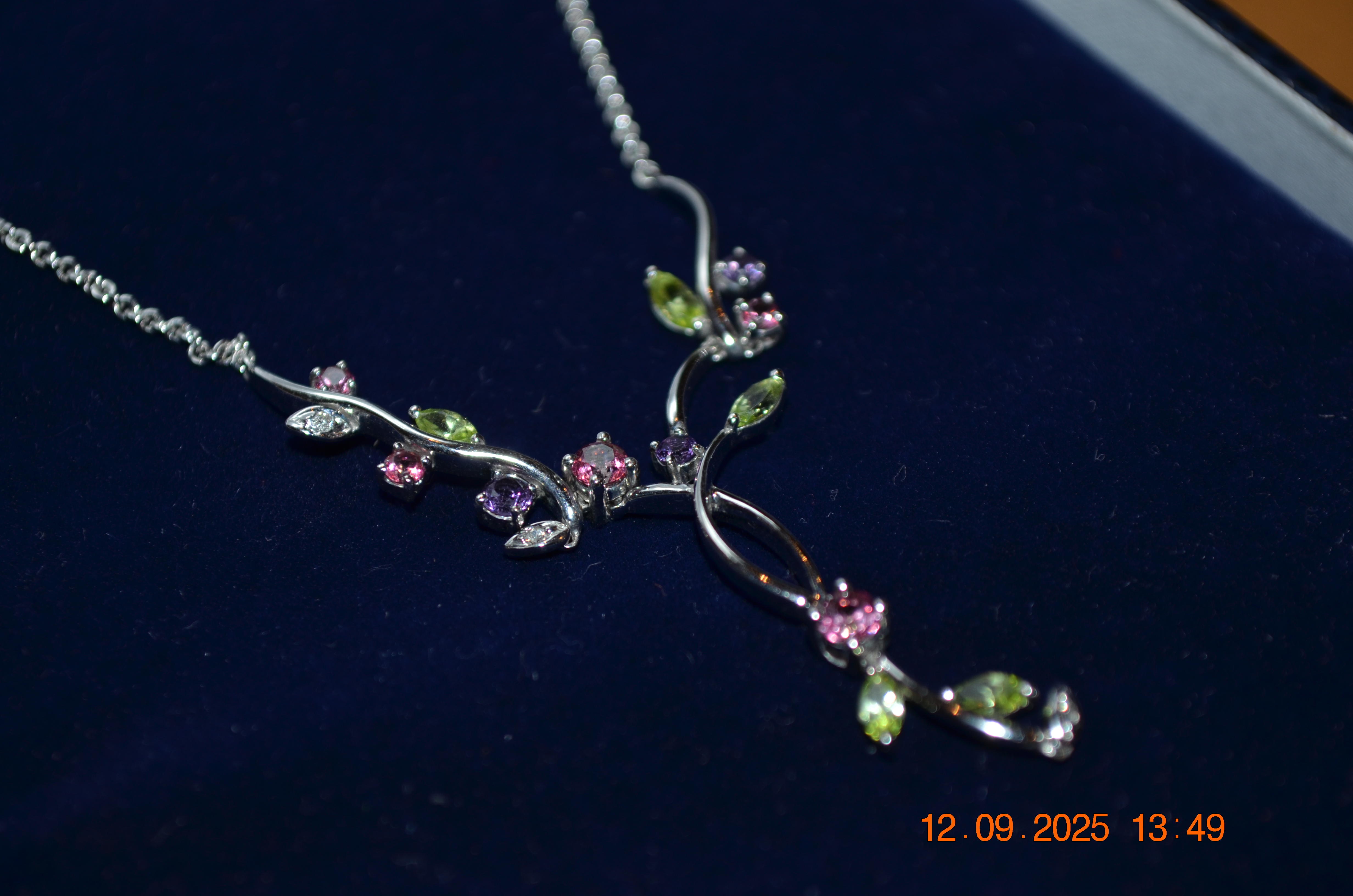9ct White Gold Vine Necklace