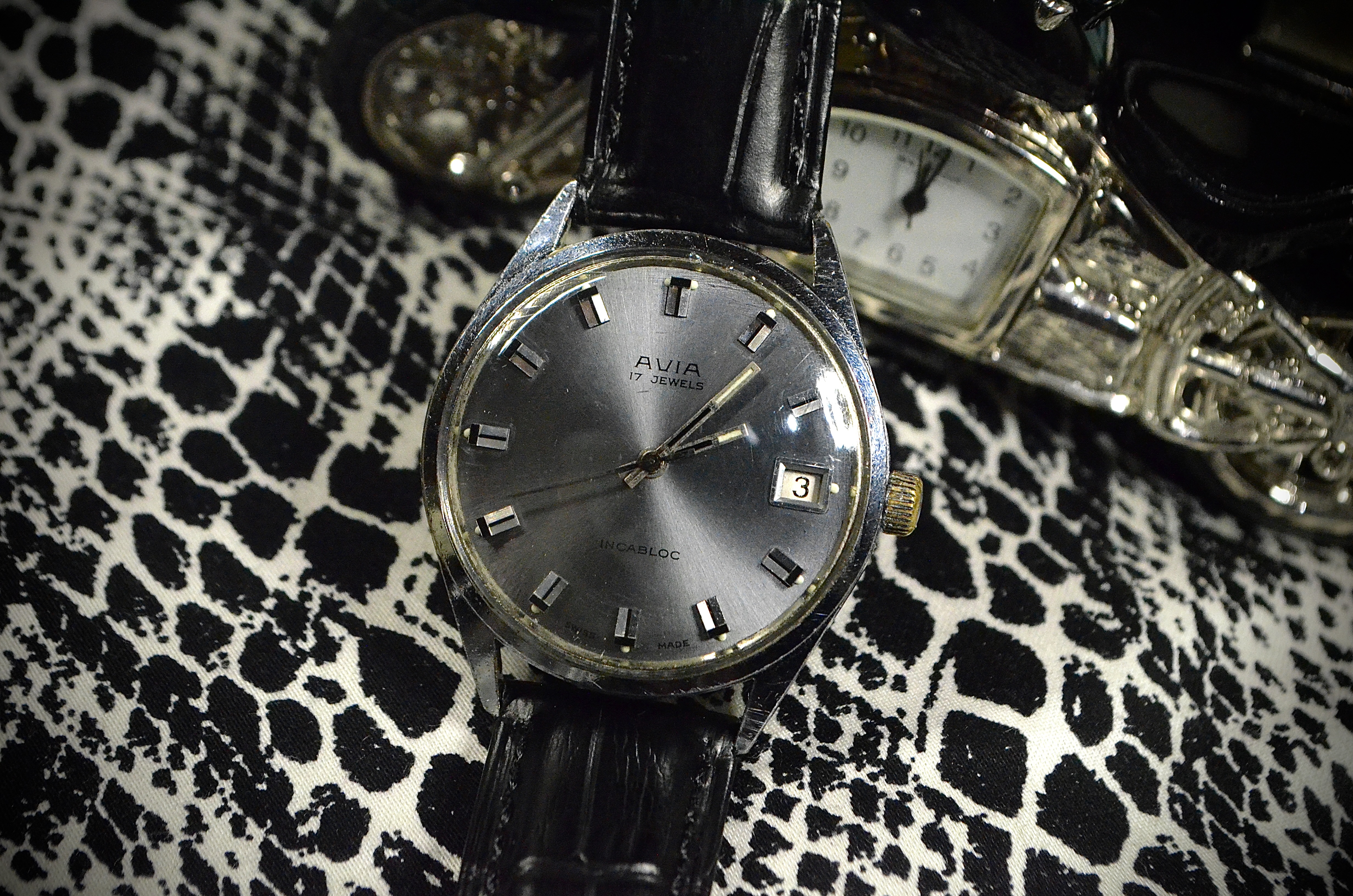 Avia Sunburst Grey Dial Stainless Steel Watch