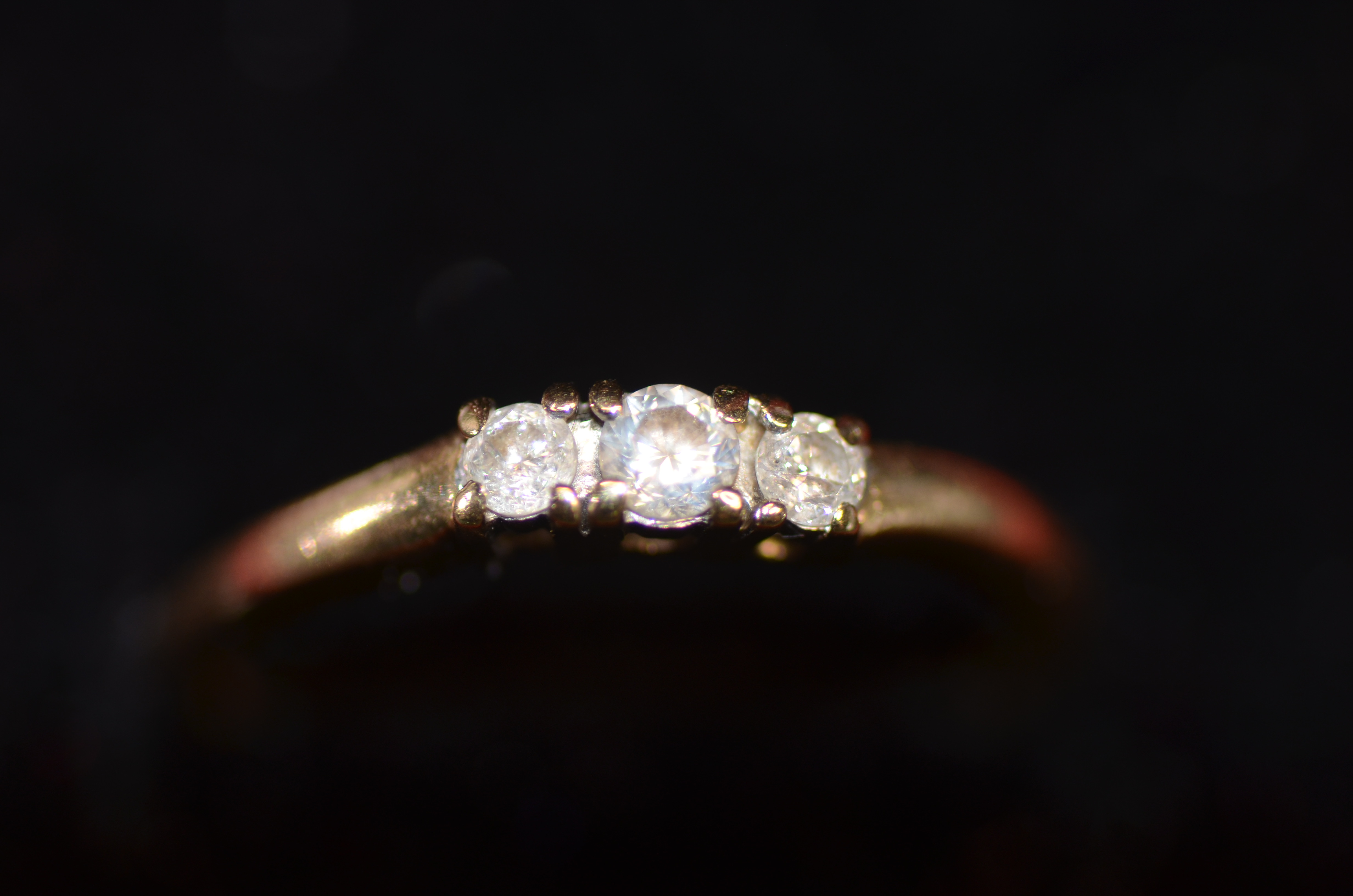 9ct gold and 3 diamond inlay ring