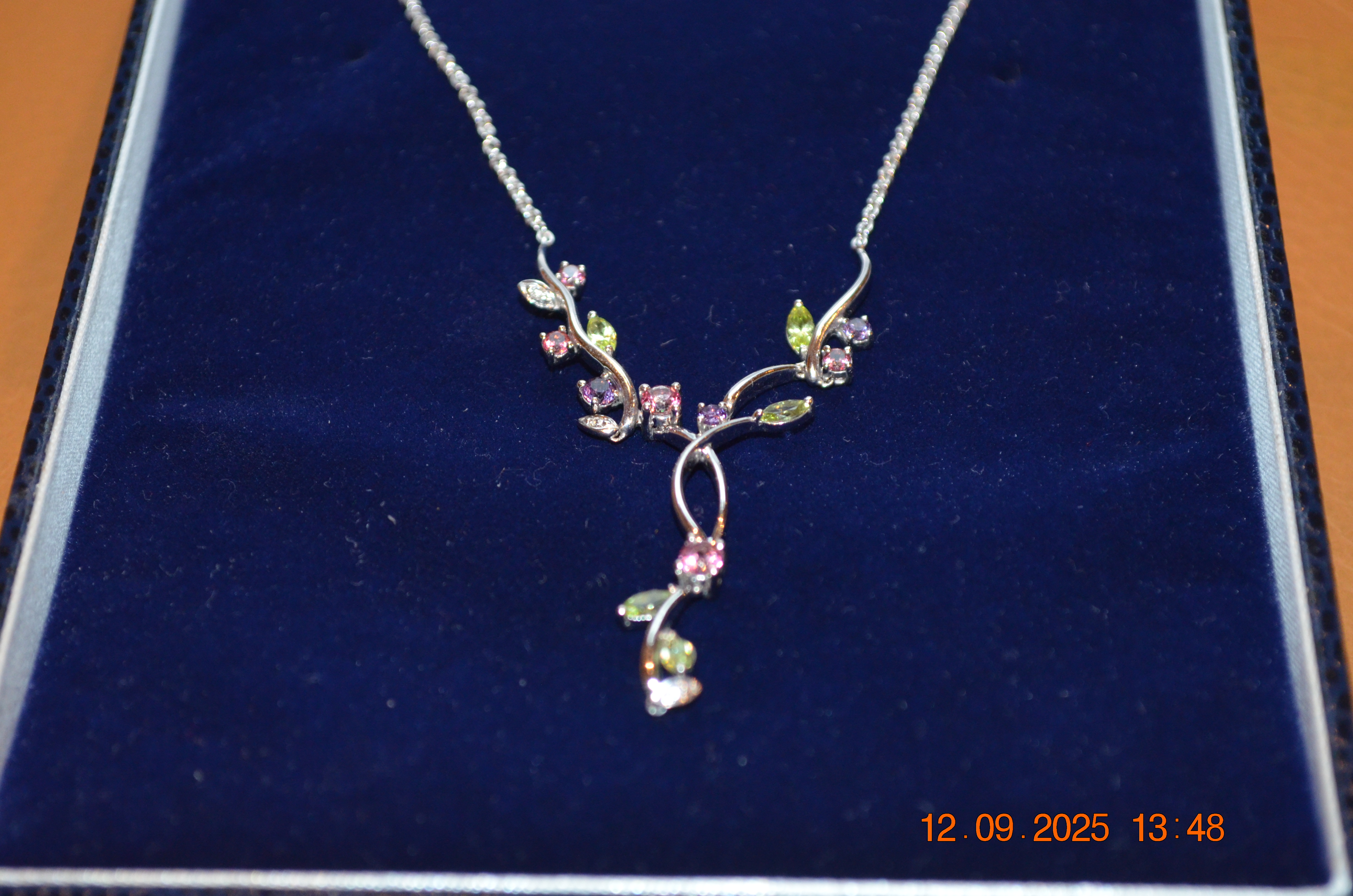 9ct White Gold Vine Necklace