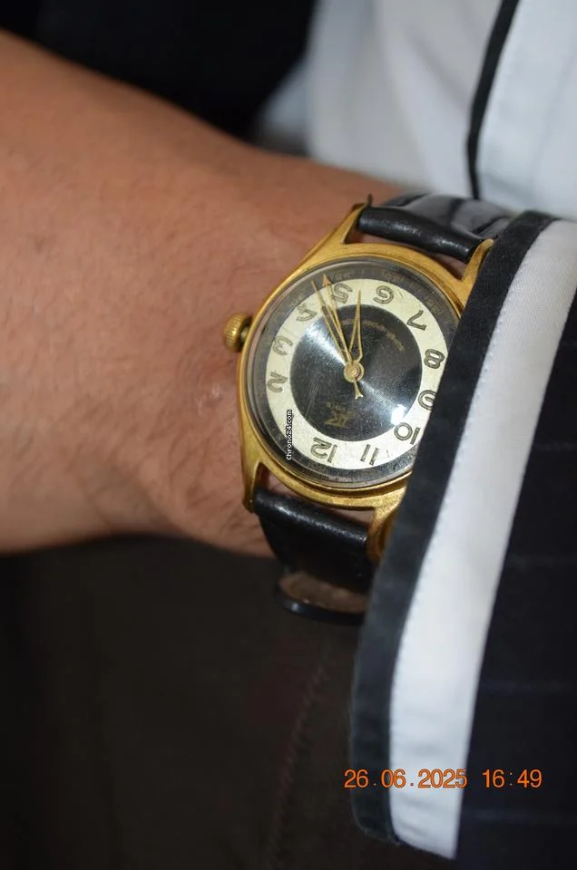 Hermann Becker Black Gold Bullseye 1950s Vintage Watch