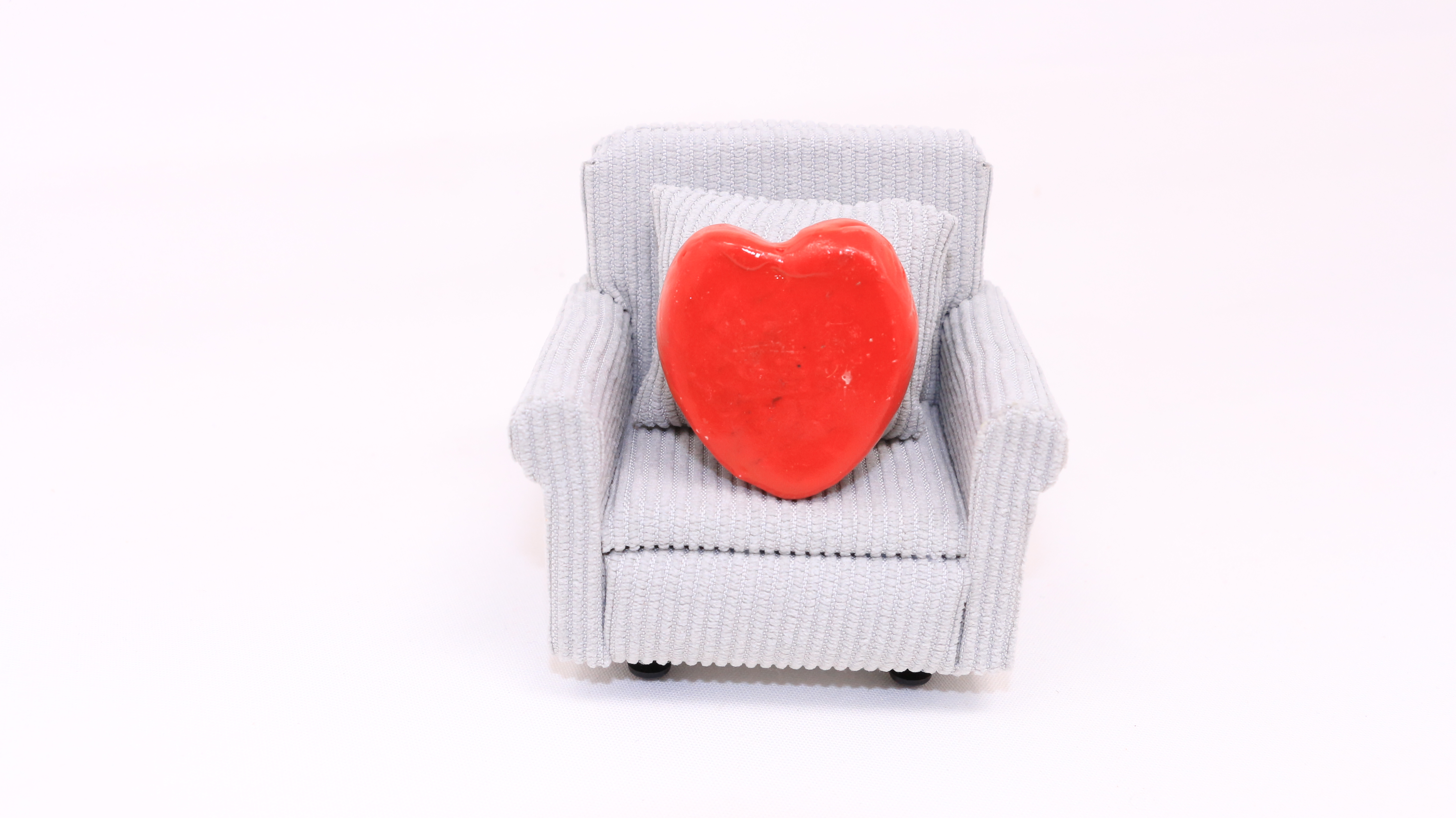 Pierre du calme en forme de cœur/ Worry stone heart shape, red