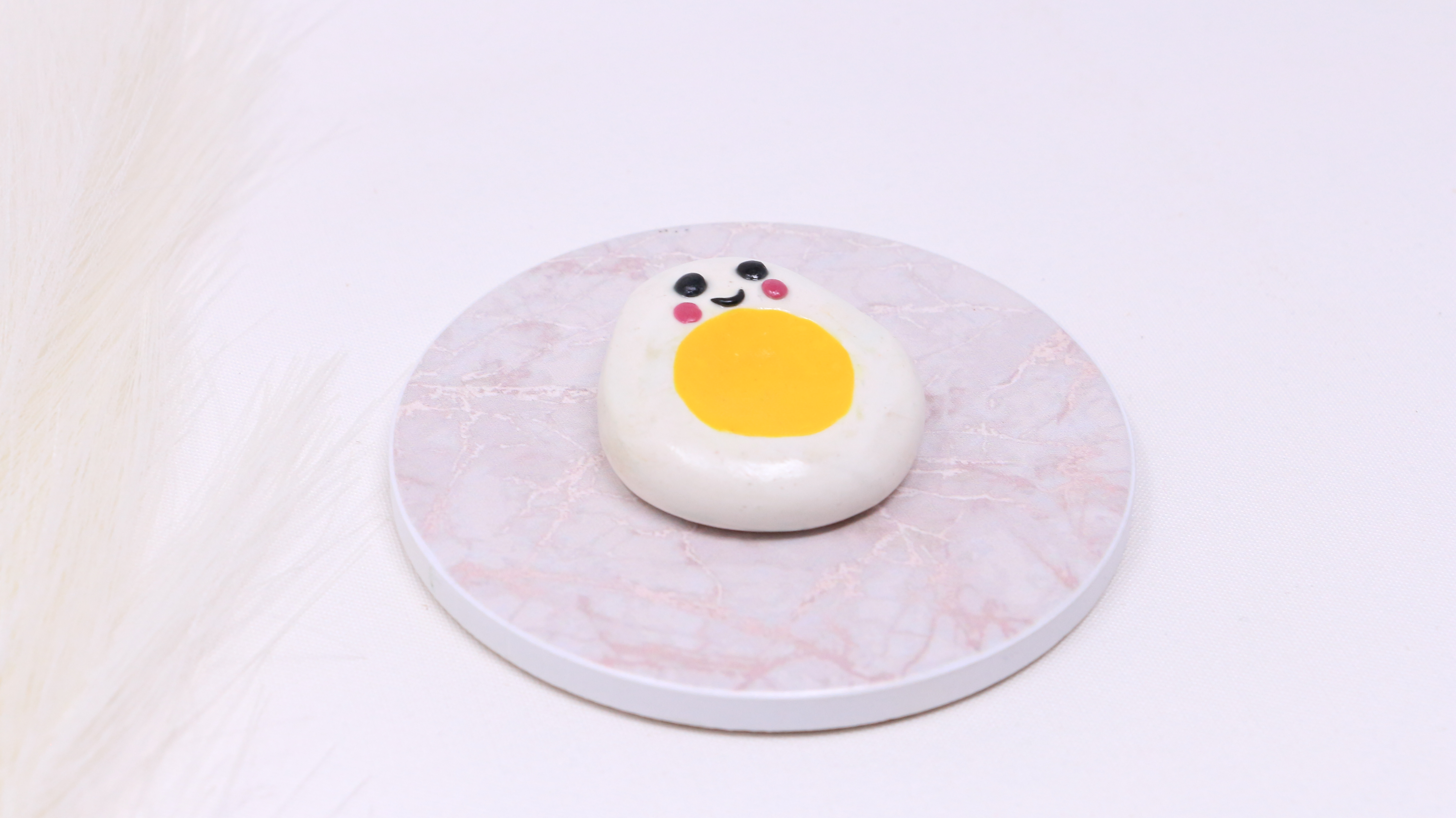 Pierre du calme œuf souriant/ Worry stone egg 
