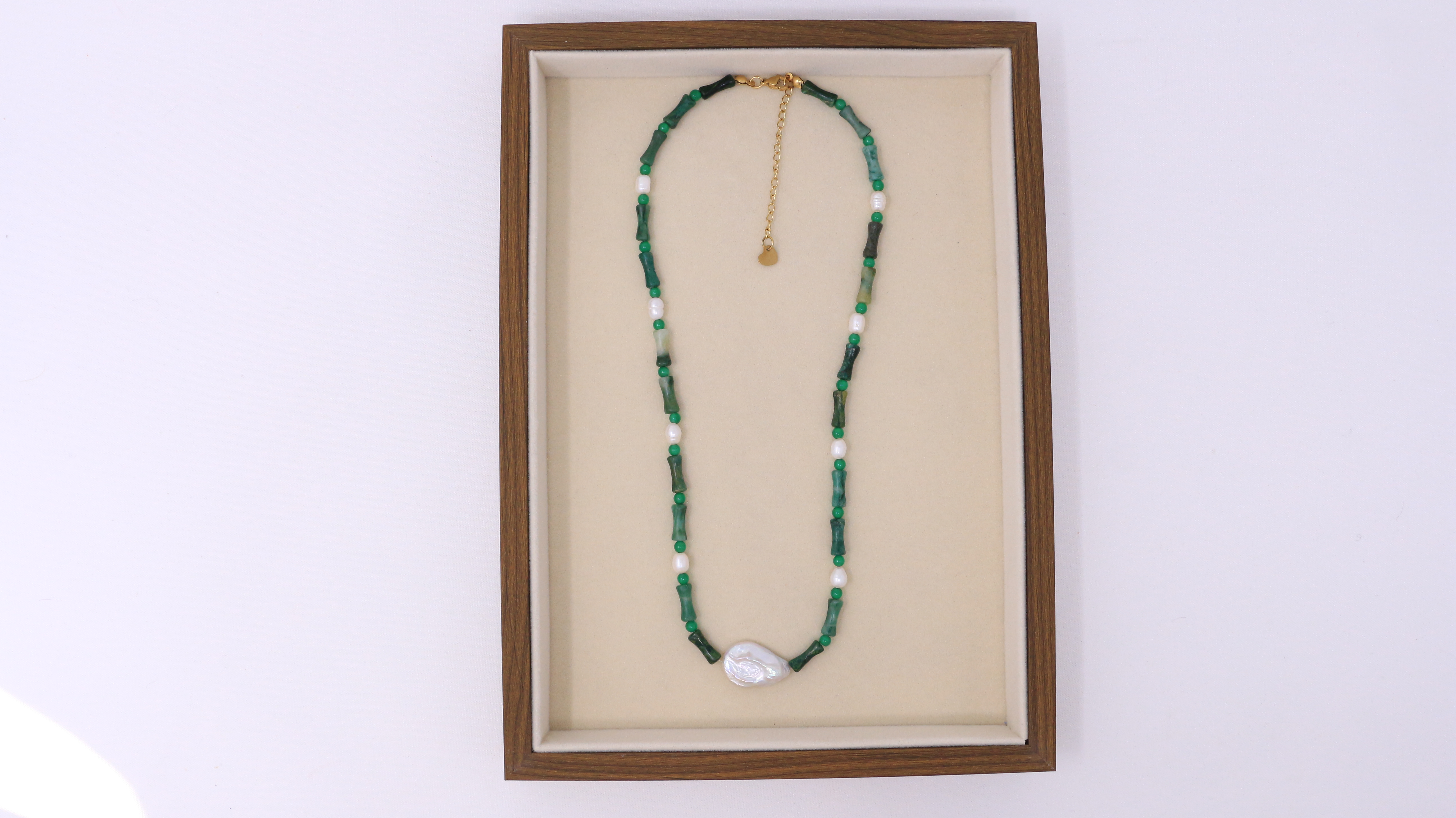 Collier vert et perles 