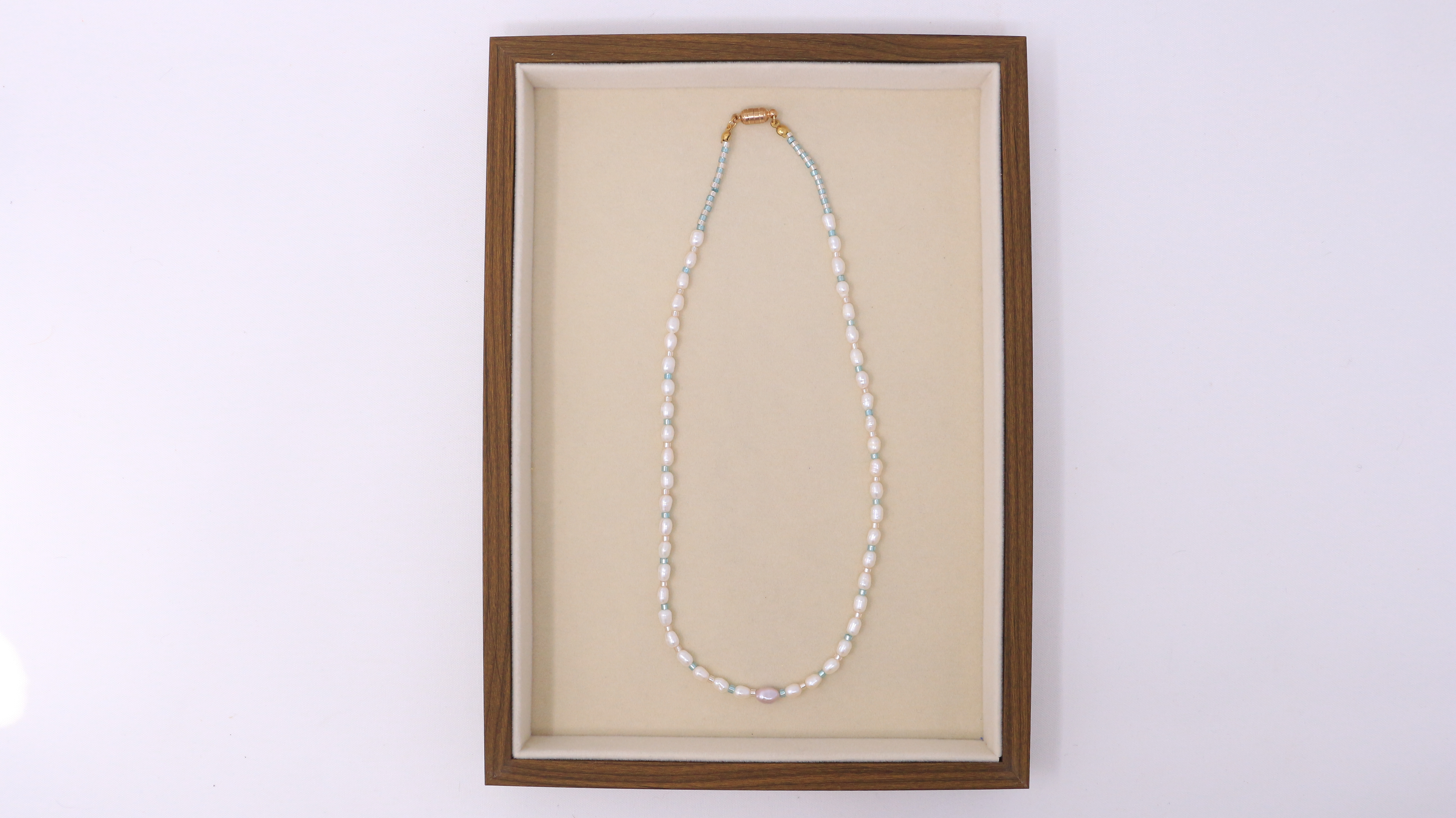 Perles et cristaux vert aqua