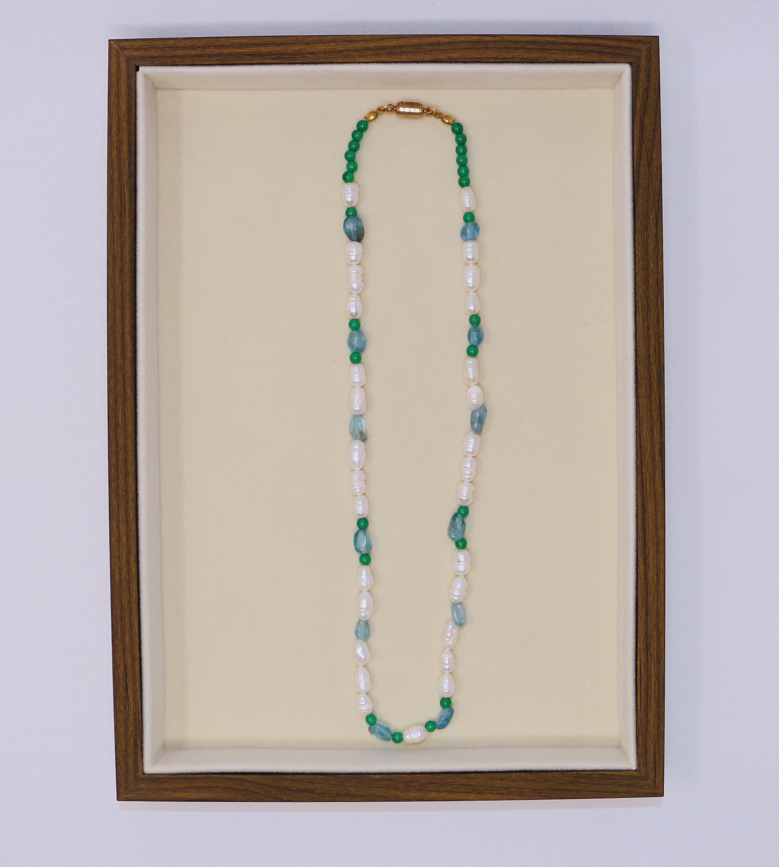 Collier élégant en perles de riz 