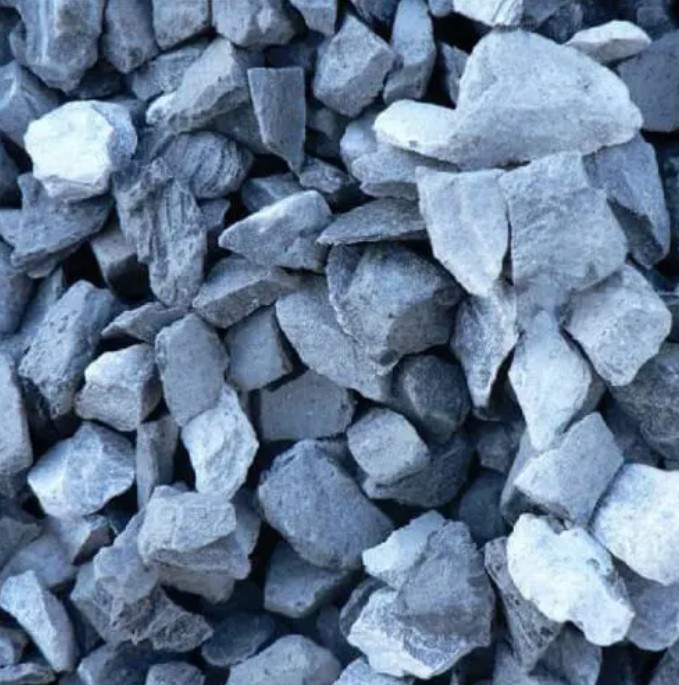 Graviers de Basalte Noir – Robustesse & Esthétique Naturelle