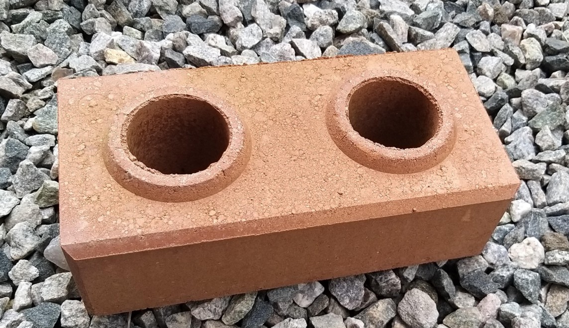 Blocs de Terre Stabilisée Comprimée Emboîtables (CSEB) – Innovation & Écologie