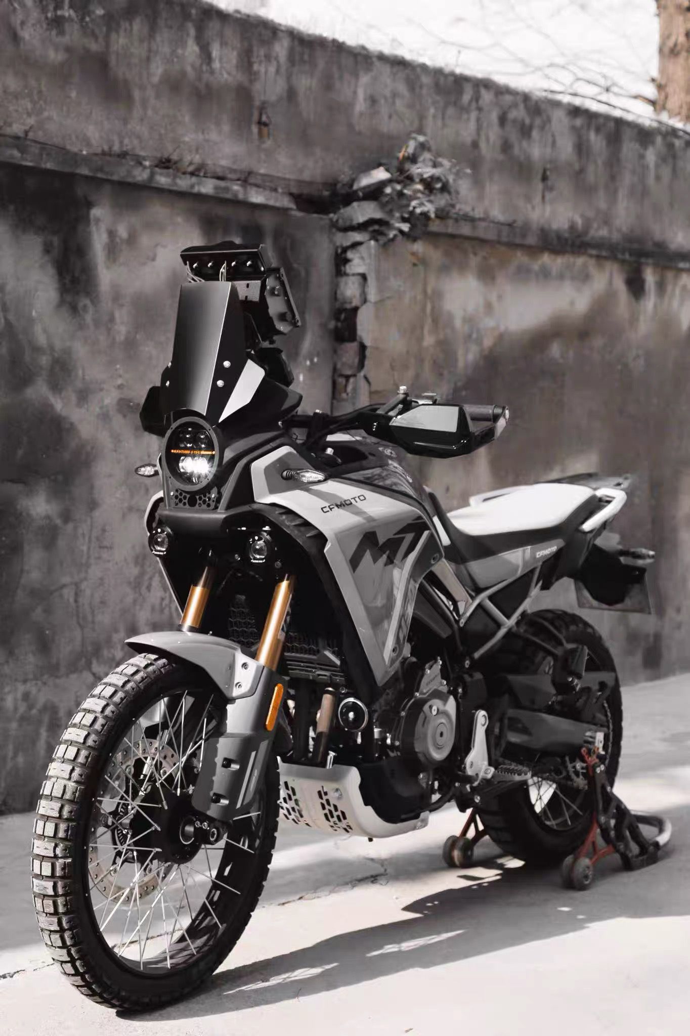 CFMOTO 450MT Rally Edition Set included (Headlights Future Eyes, Headlight Casing, Mounting, Windshield)