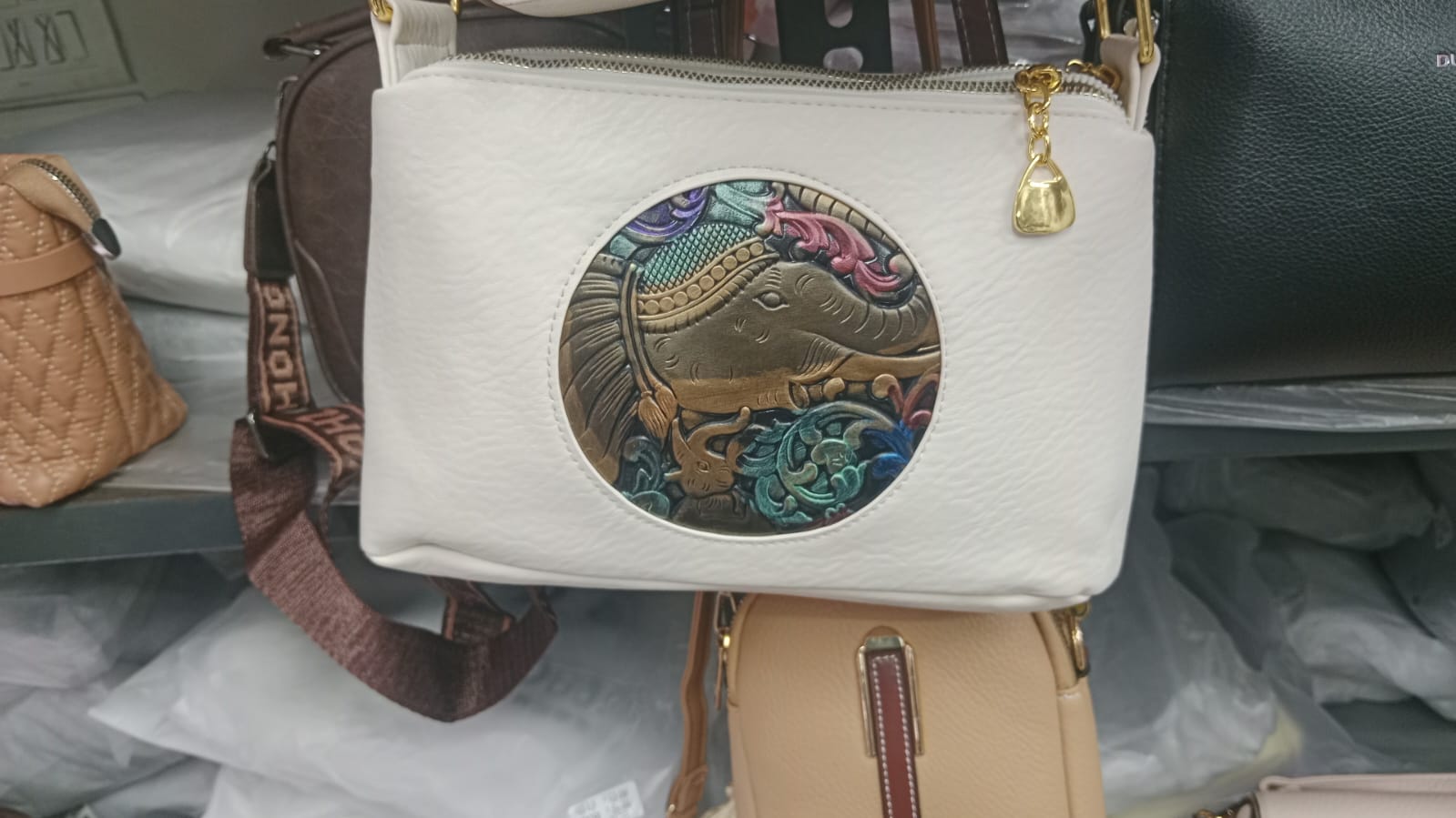 White leather crossbody bag with artistic horse embroidery - AM01429MB (25 GRAM FREE GOLD)