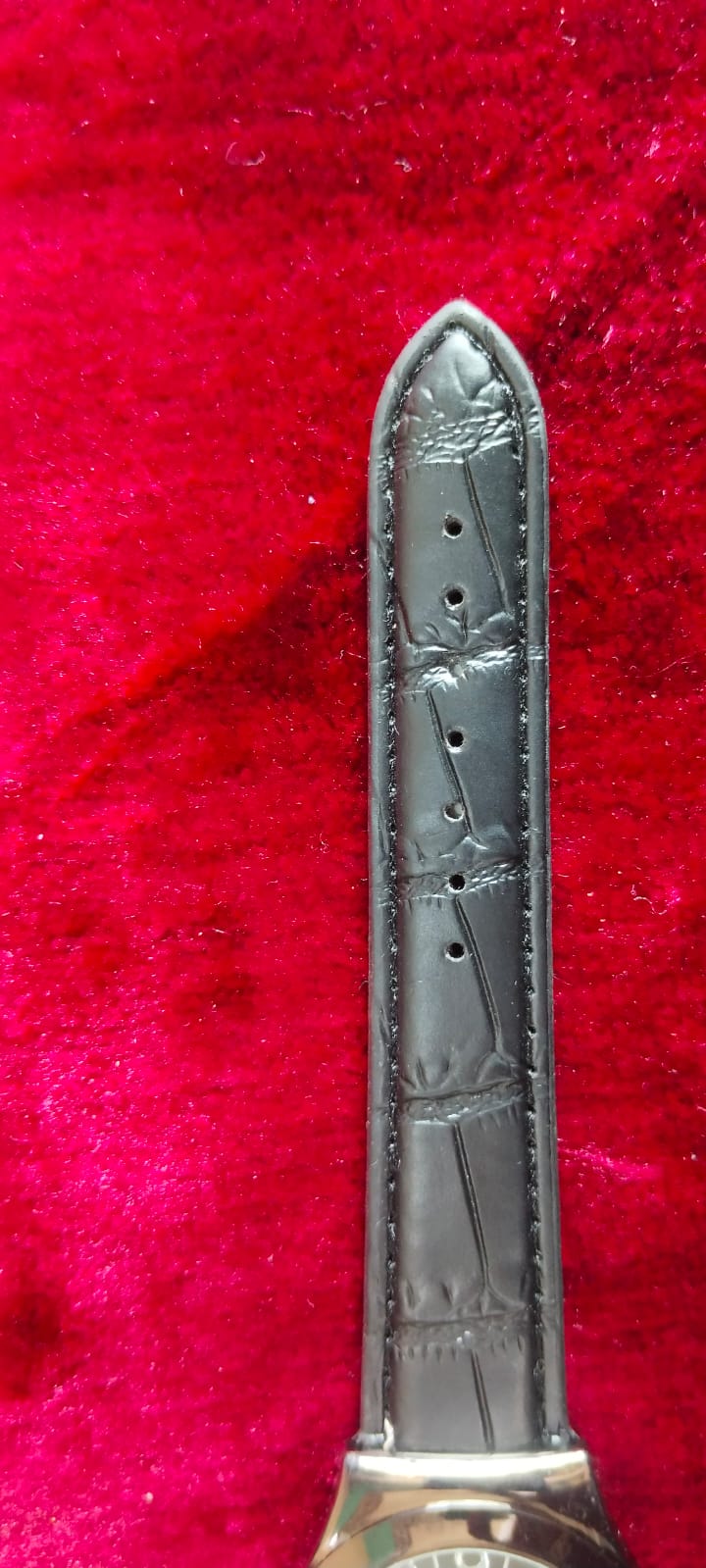 Classic Black Leather Wristwatch - AM01017TS