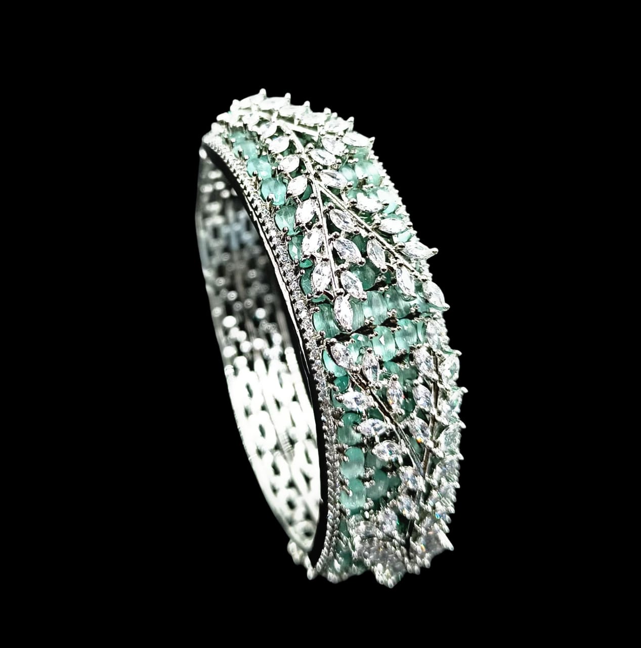 4132 AD BRACELET (SA00877PB) (1 BHK FLAT SCHEEM )