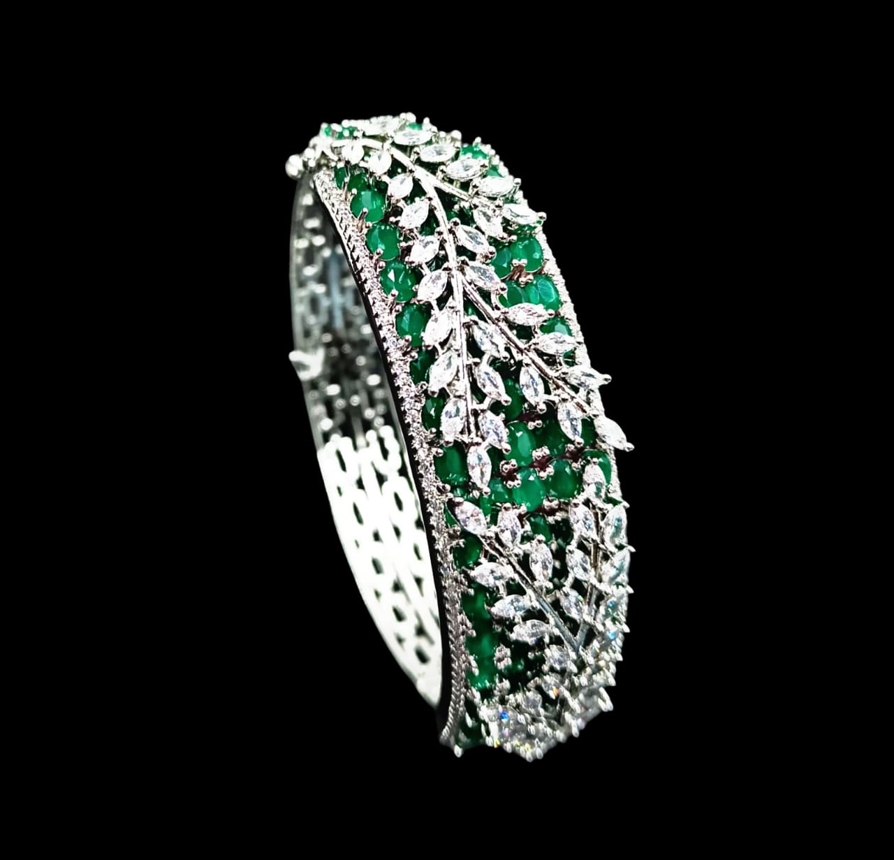 4132 AD BRACELET (SA00877PB) (1 BHK FLAT SCHEEM )