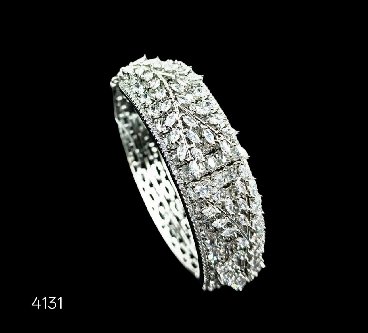4132 AD BRACELET (SA00877PB) (1 BHK FLAT SCHEEM )