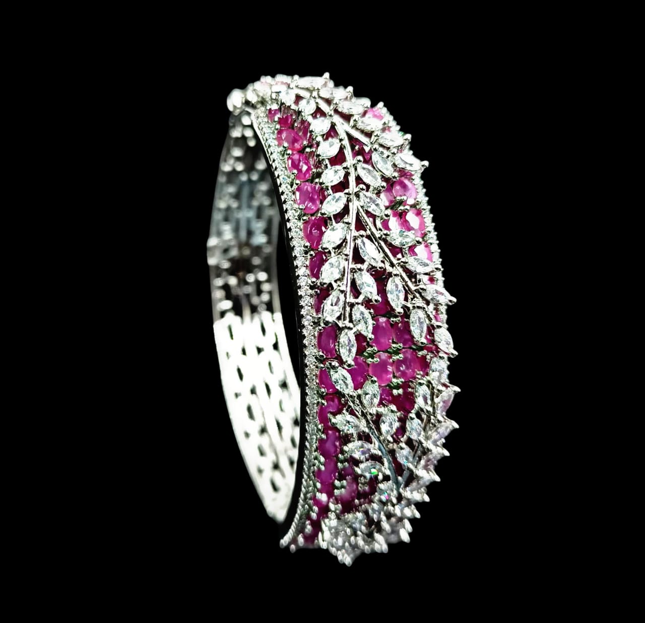 4132 AD BRACELET (SA00877PB) (1 BHK FLAT SCHEEM )