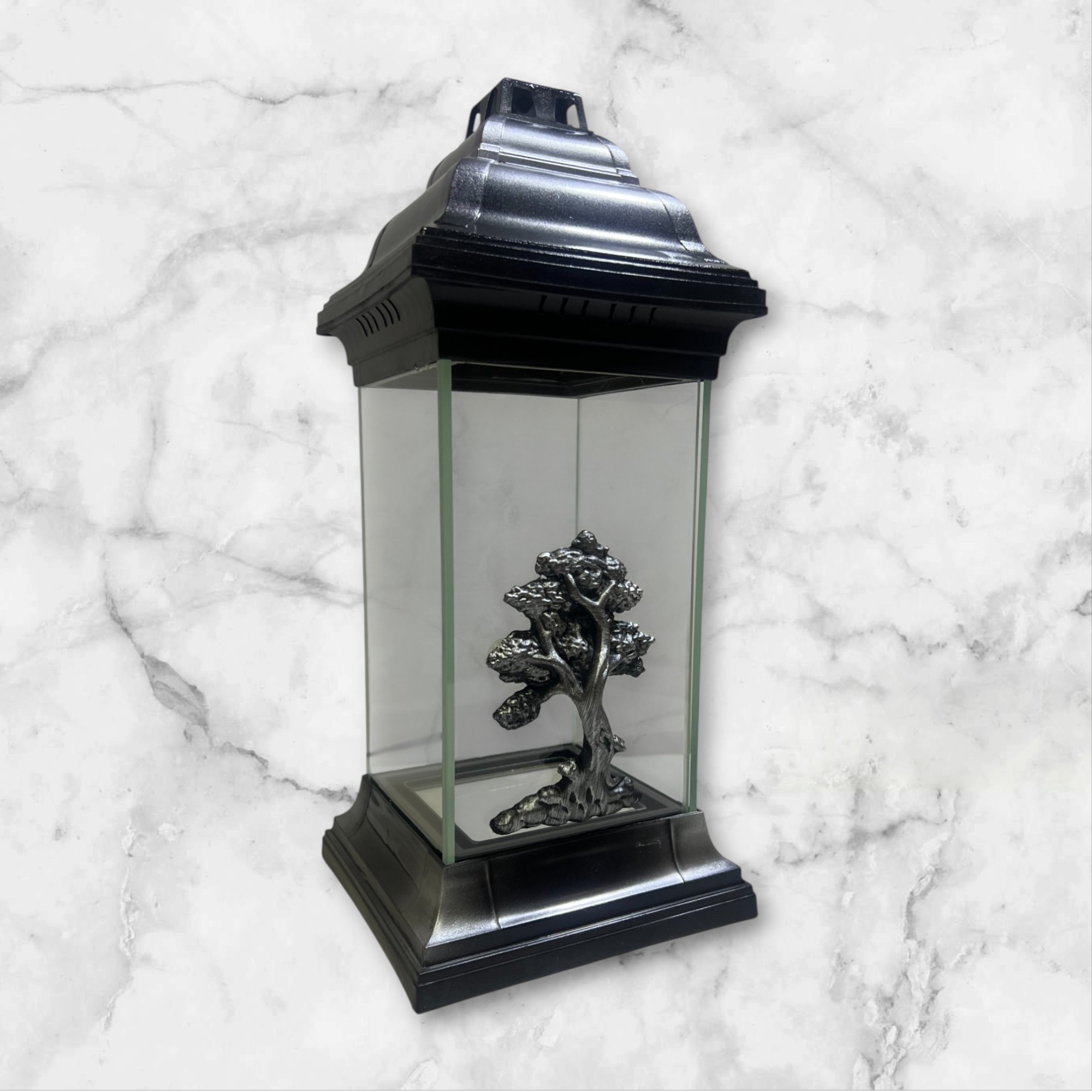 Žvakė Kvadratinė auksinės spalvos su medžio dekoracija