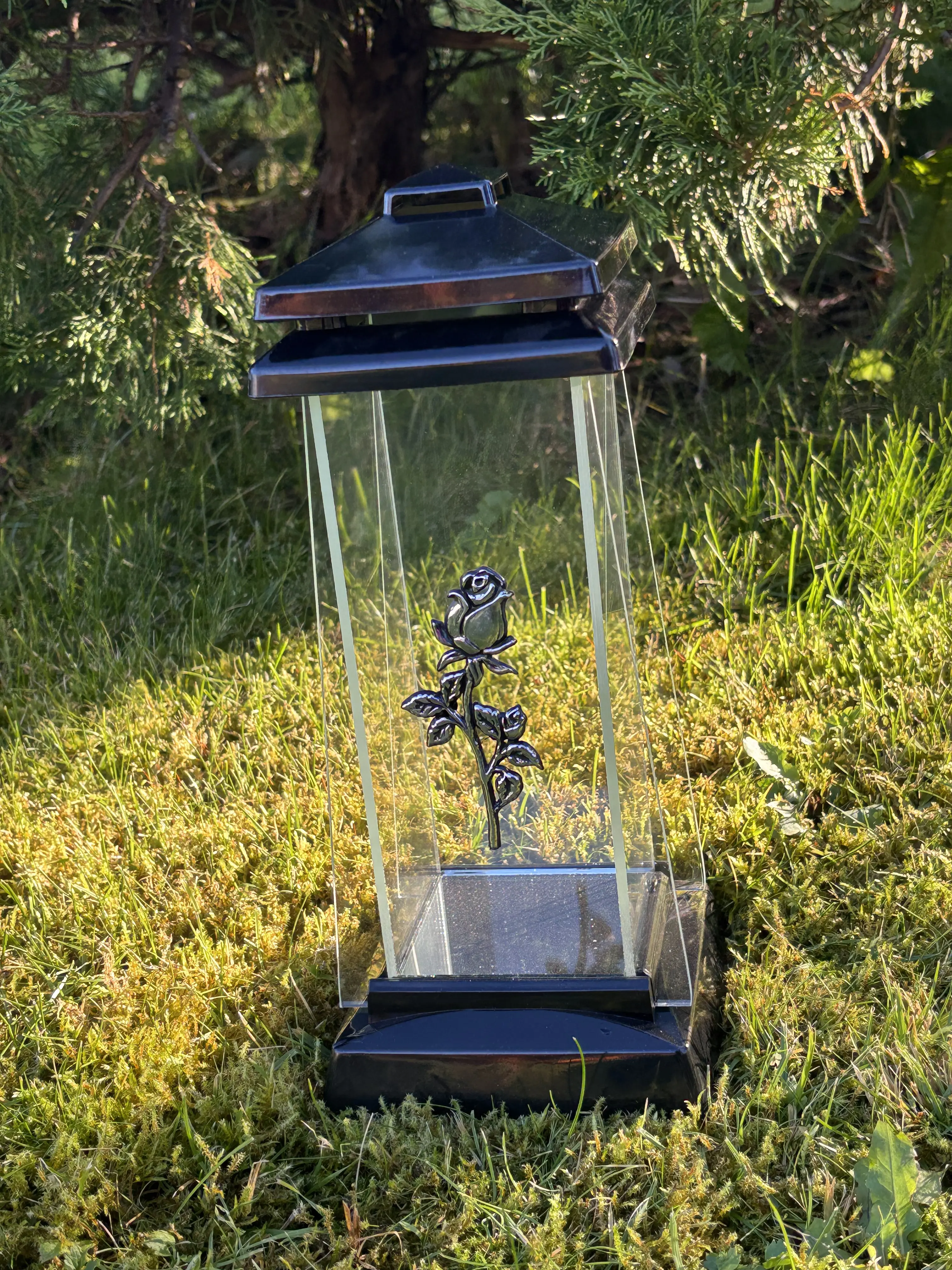 Žvakė RA 1 su maža sidabrine rožyte