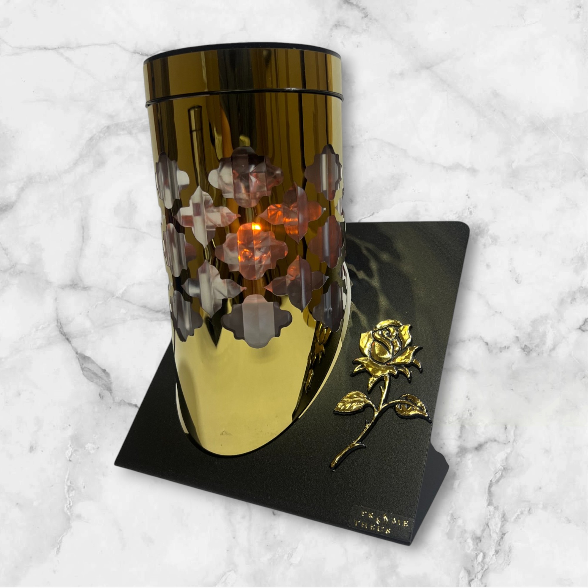 Žvakė auksinė su saulės elementais (didelė)