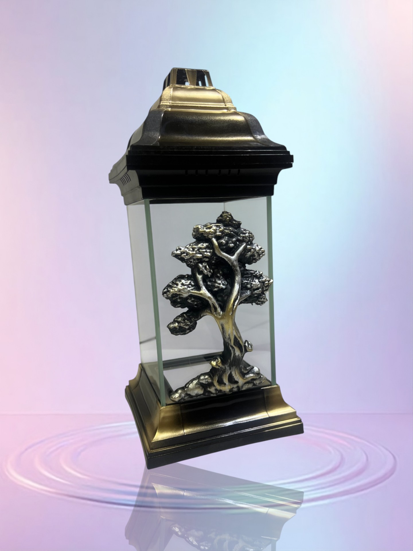 Žvakė Kvadratinė auksinės spalvos su medžio dekoracija