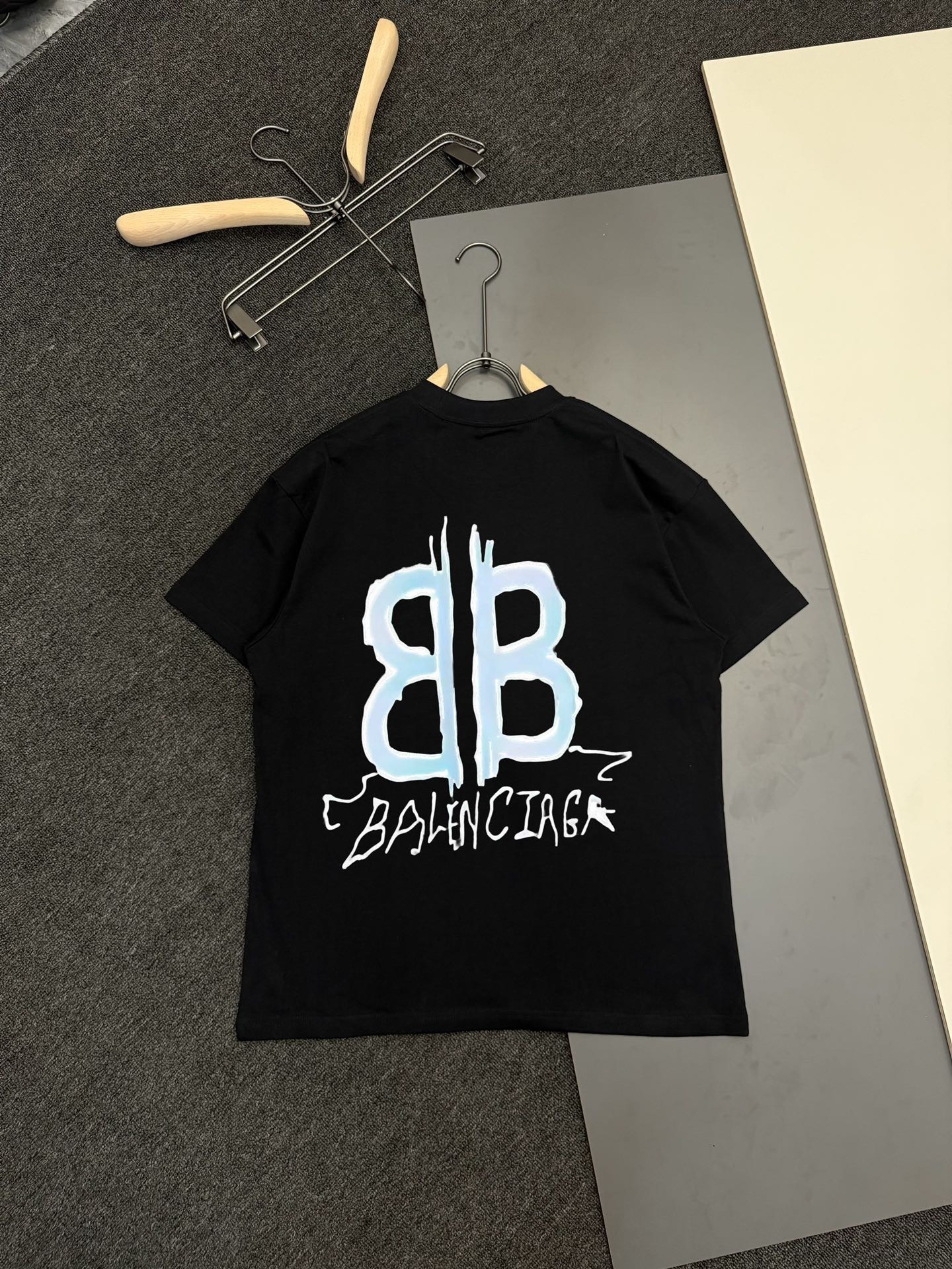BALENCIAGA