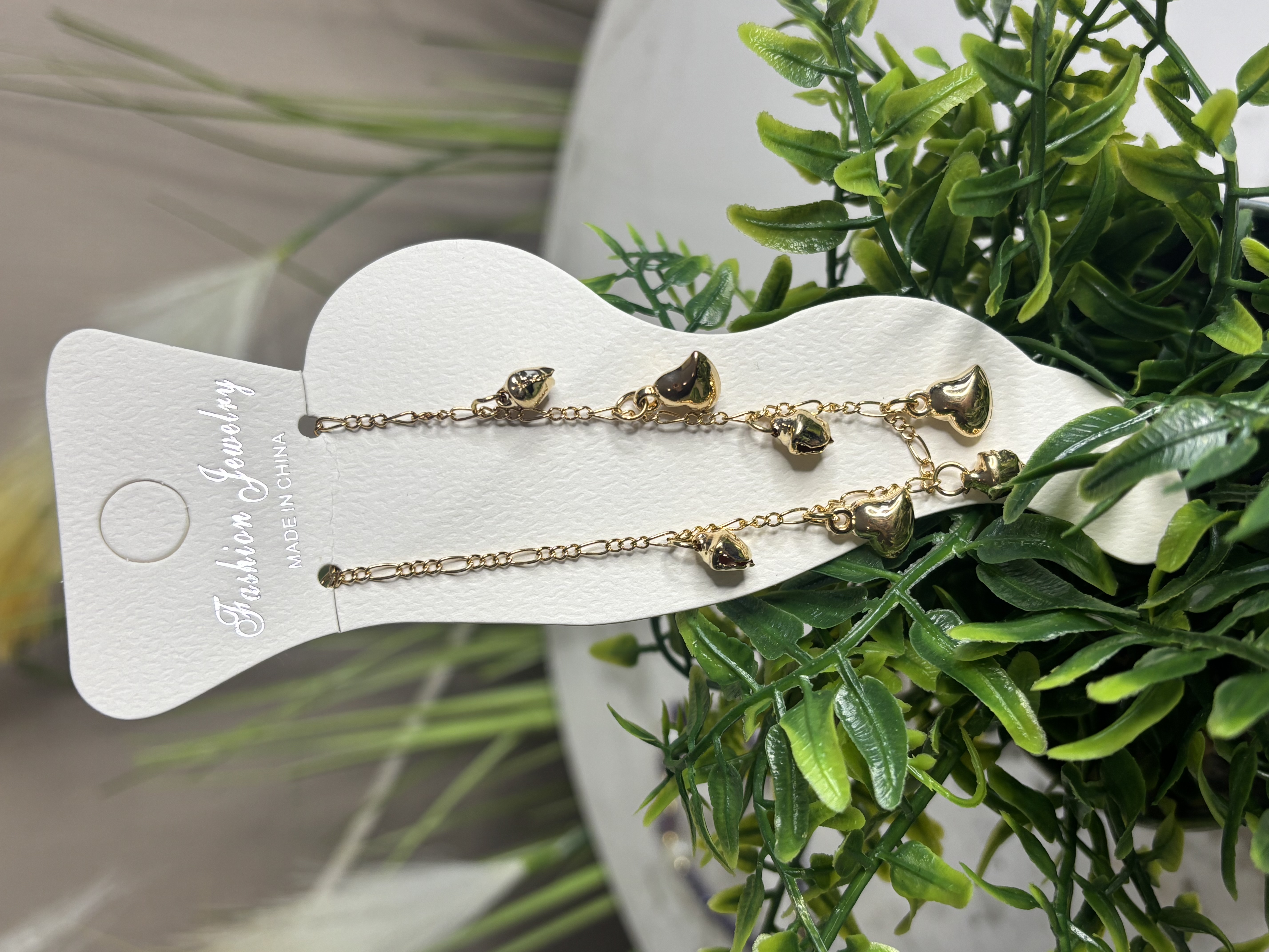 Auksinės širdelės grandinėlė ant kojos 