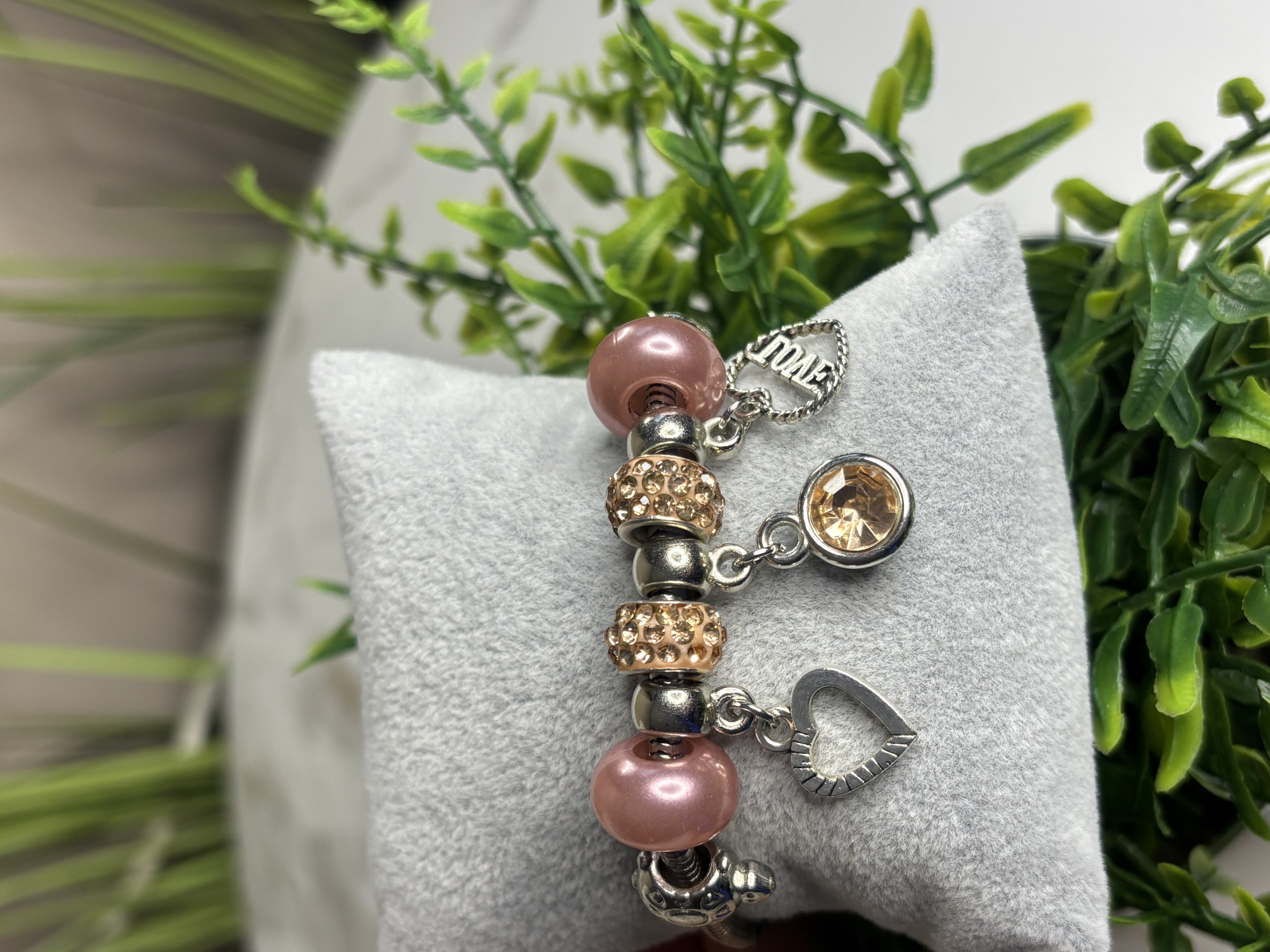 Apyrankė su pakabukais