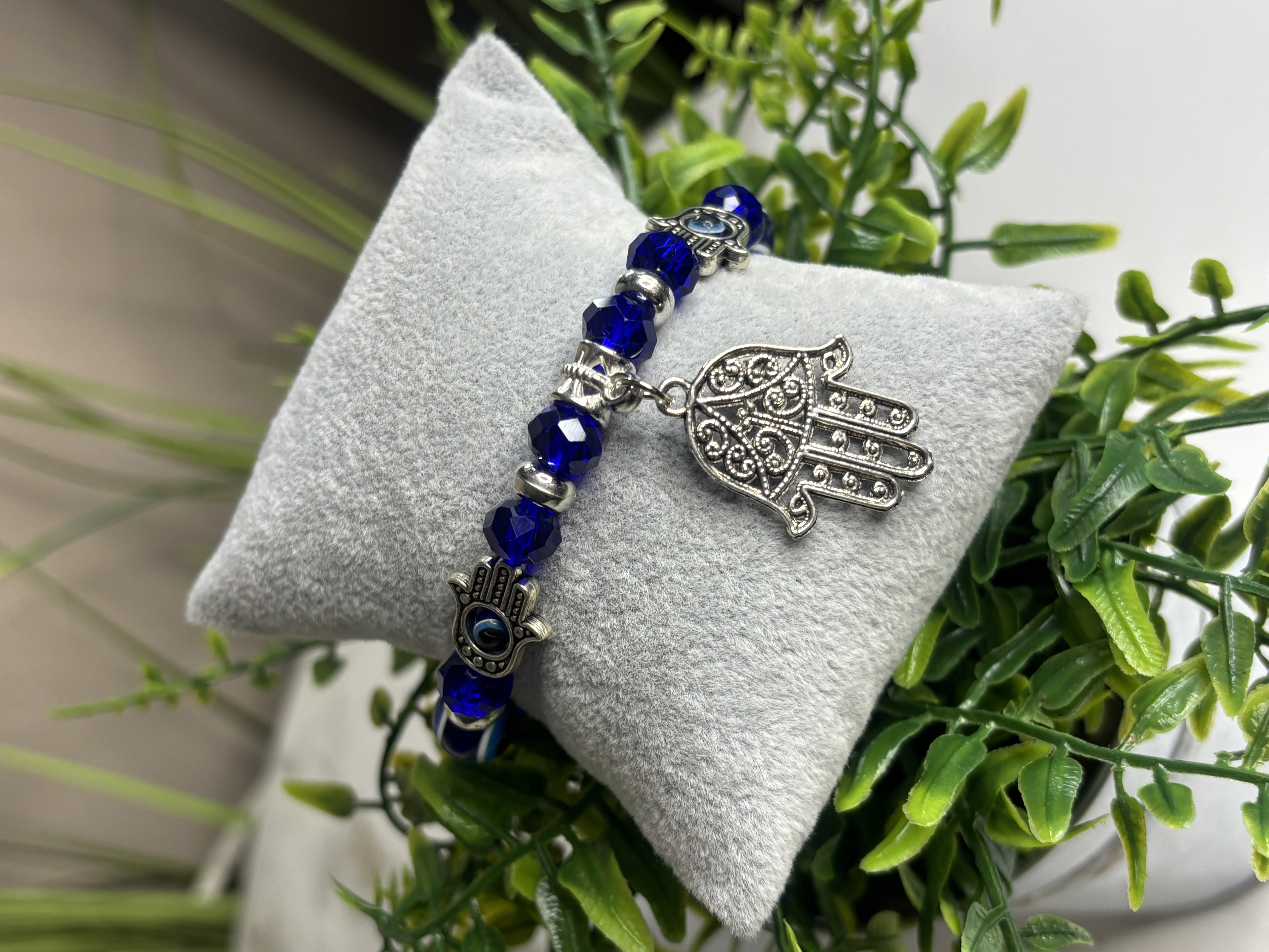 Apyrankė su karoliukais ir Khamsa ranka